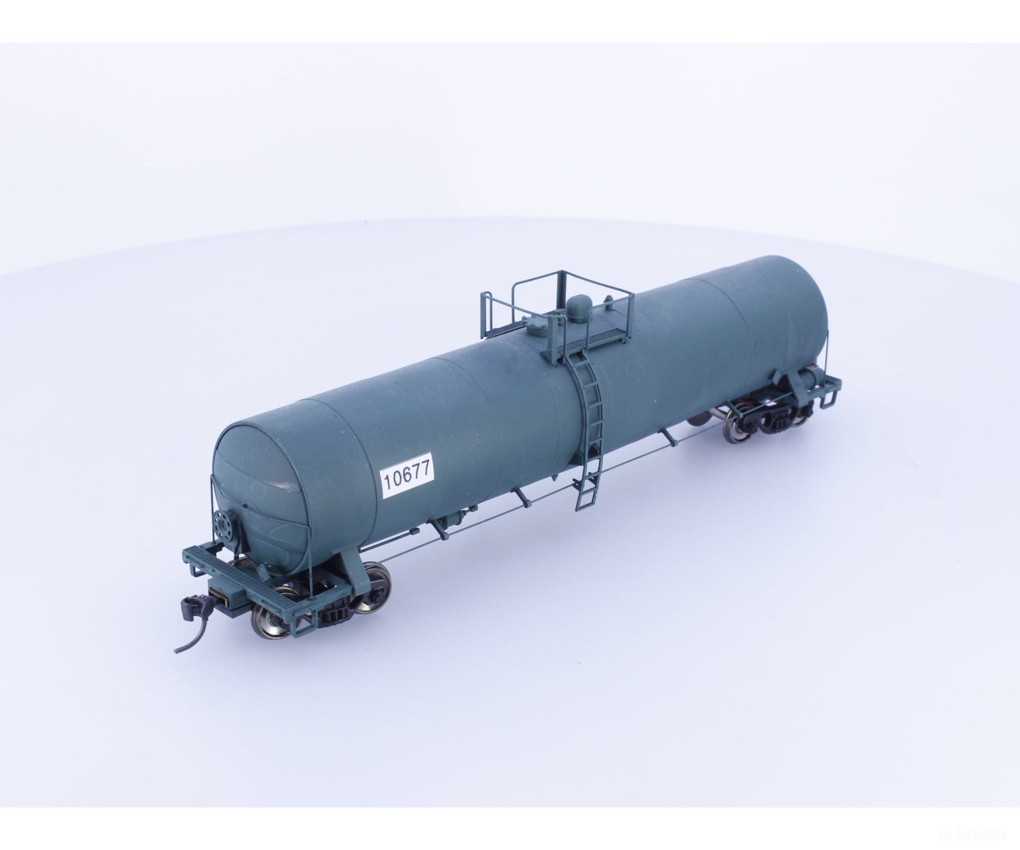 Atlas 1628-2 HO ACF 23500 Gallon Tank Car Custom Painted Port Washington Rail (PWR) 10677 - Freight Cars