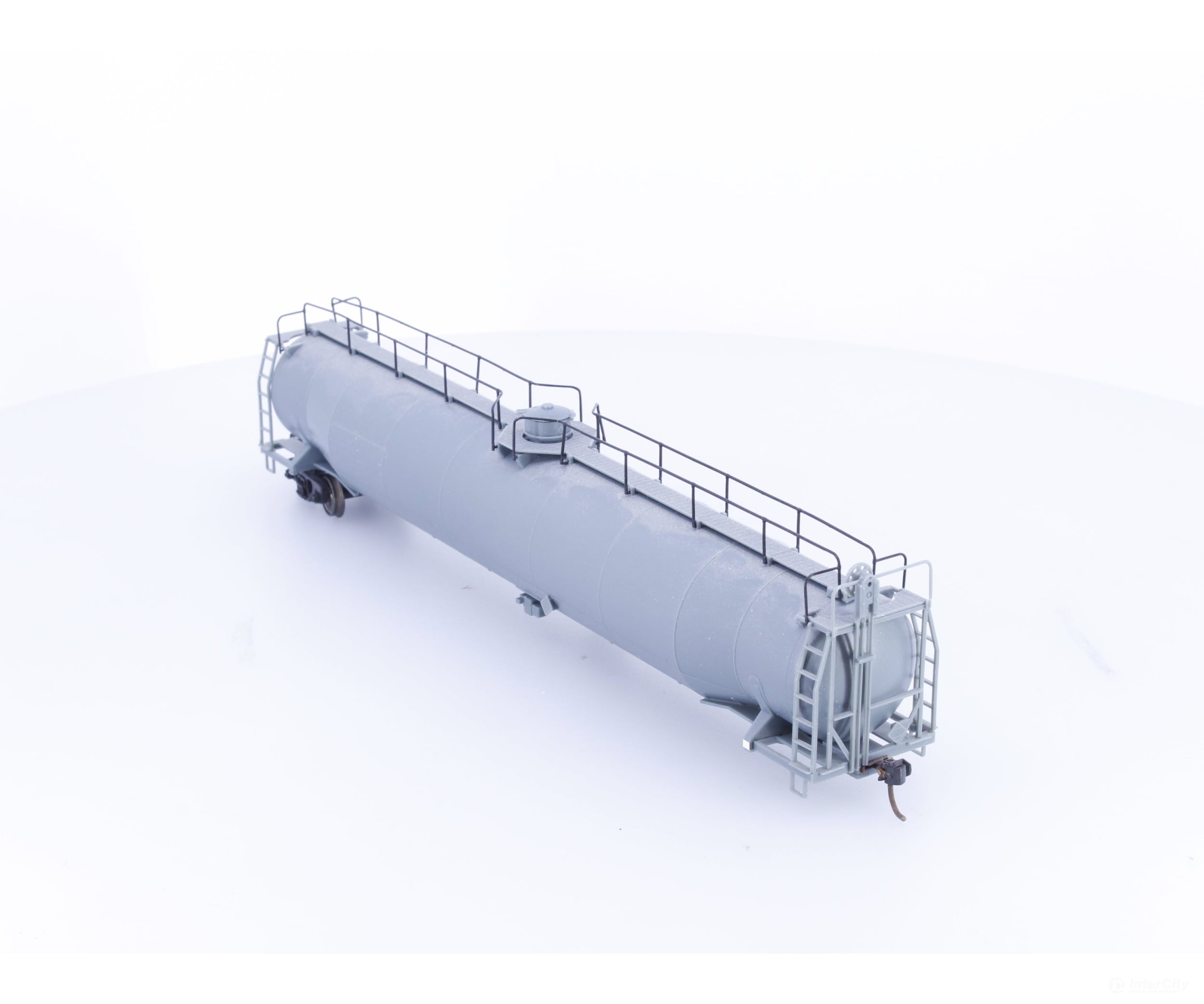 Atlas 1720 HO ACF 33000 Gallon Tank Car Undecorated - Freight Cars