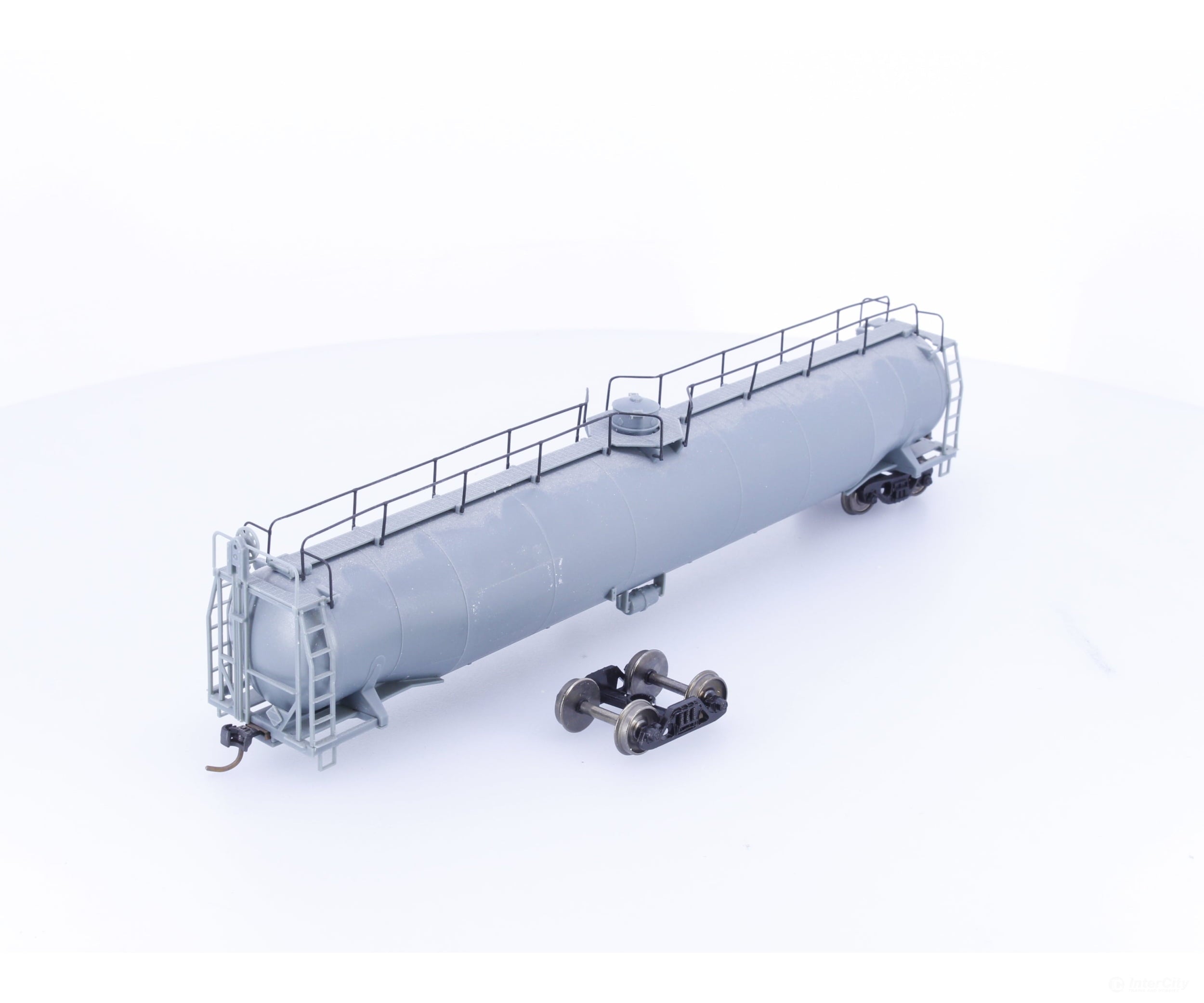 Atlas 1720 HO ACF 33000 Gallon Tank Car Undecorated - Freight Cars