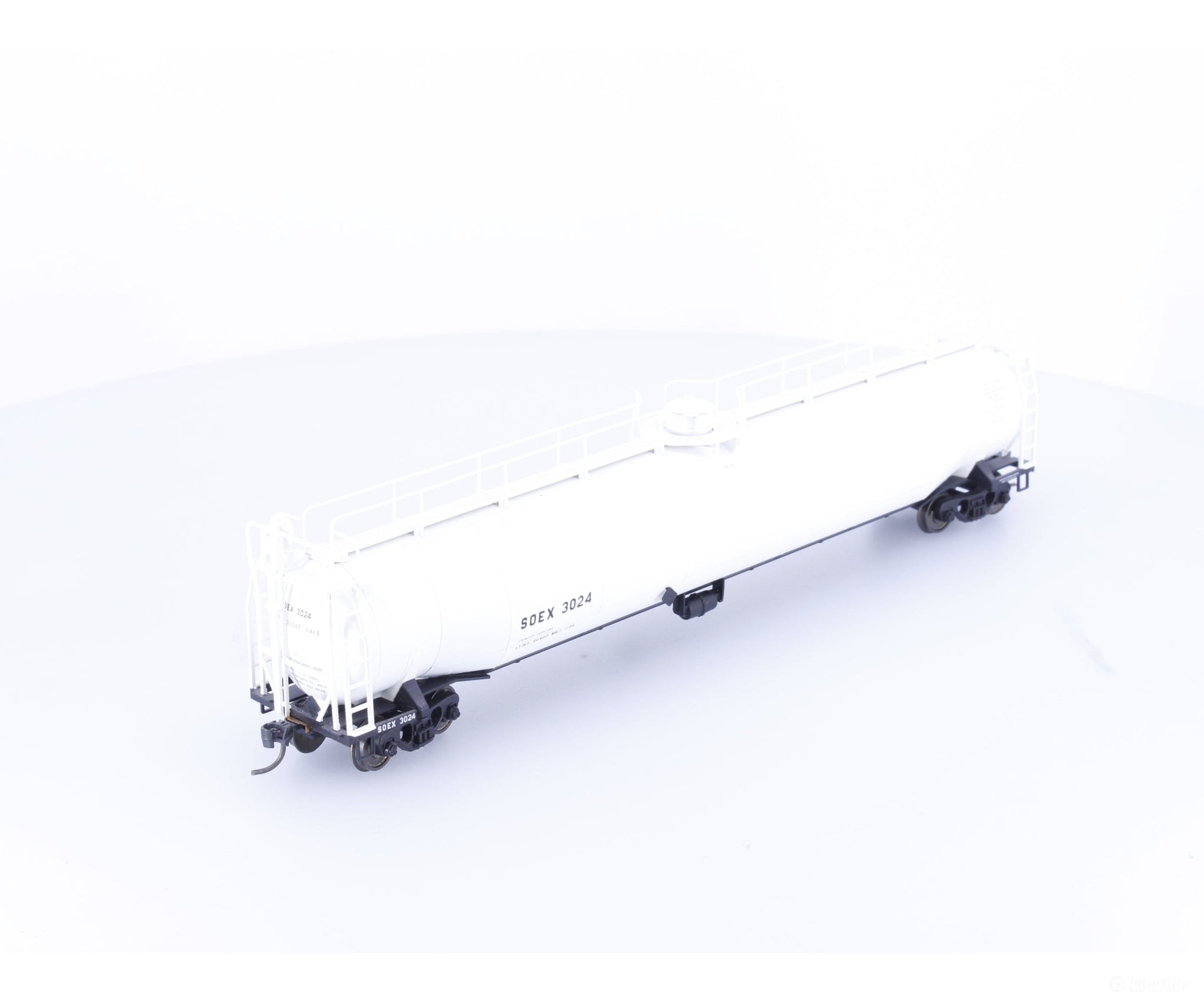 Atlas 1723-1 HO ACF 33000 Gallon Tank Car Shell (SOEX) 3024 - Freight Cars