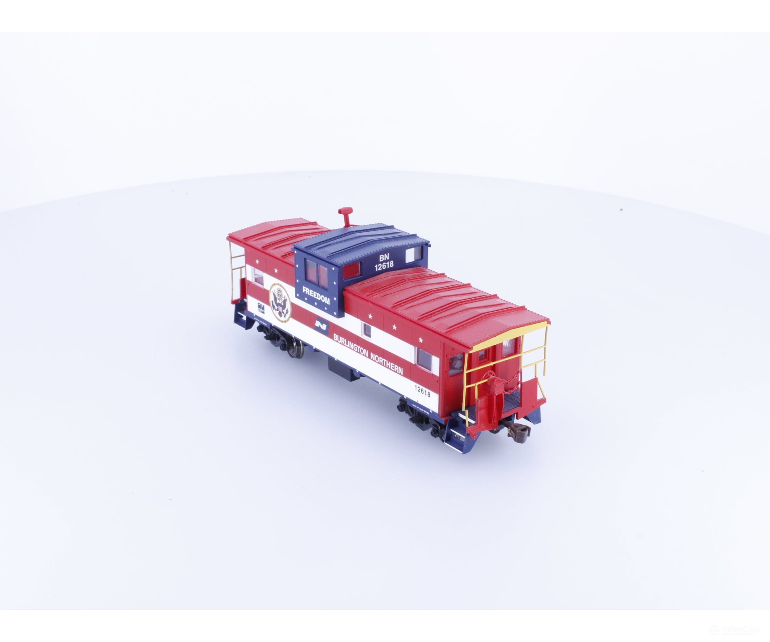 Atlas 1913 HO Extended Vision Caboose ’Freedom’ Burlington Northern (BN) 12618 - Freight Cars
