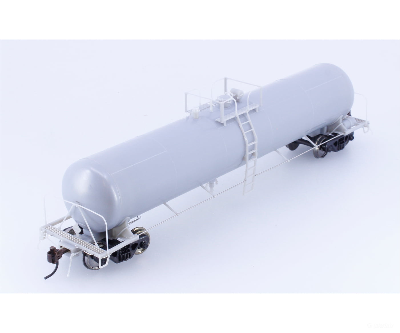 Atlas 20 000 084 HO 20,700 Gal. Tank Car Undecorated - Freight Cars