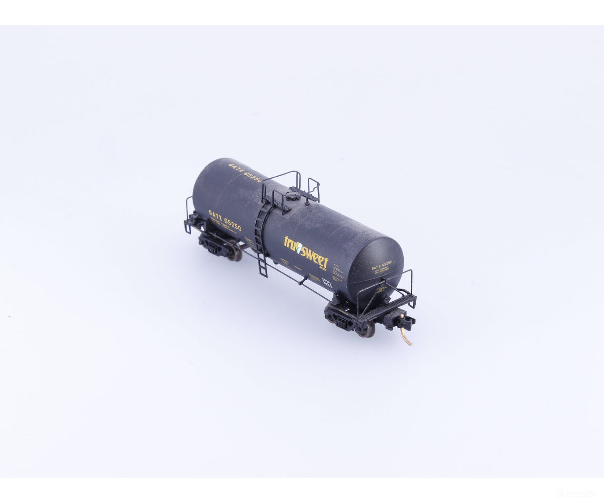 Atlas 40282 N 17,600 Gal. Tank Car. Tru-Sweet (GATX) 65250 - Freight Cars