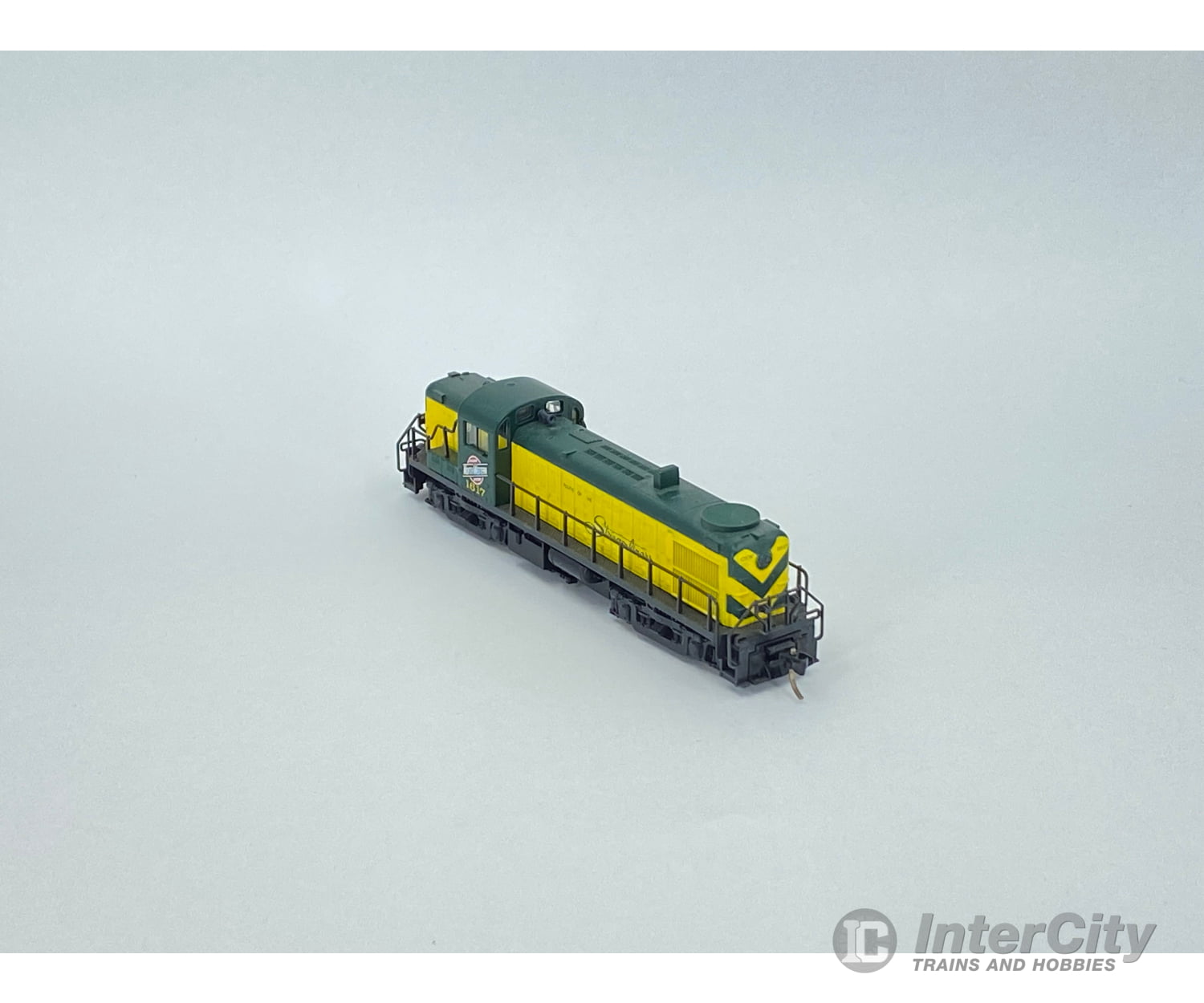 Atlas 42006 N Alco Rs-3 Chicago And North Western (Cnw) 1617 Analog Dc Locomotives