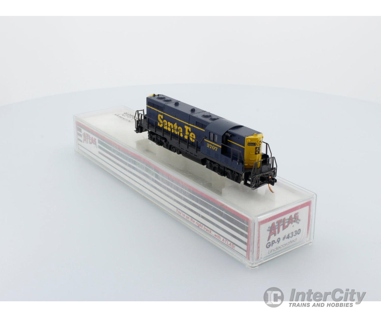 Atlas 4330 N Gp-9 Undecorated Changed To Santa Fe 2707 Dc Locomotives