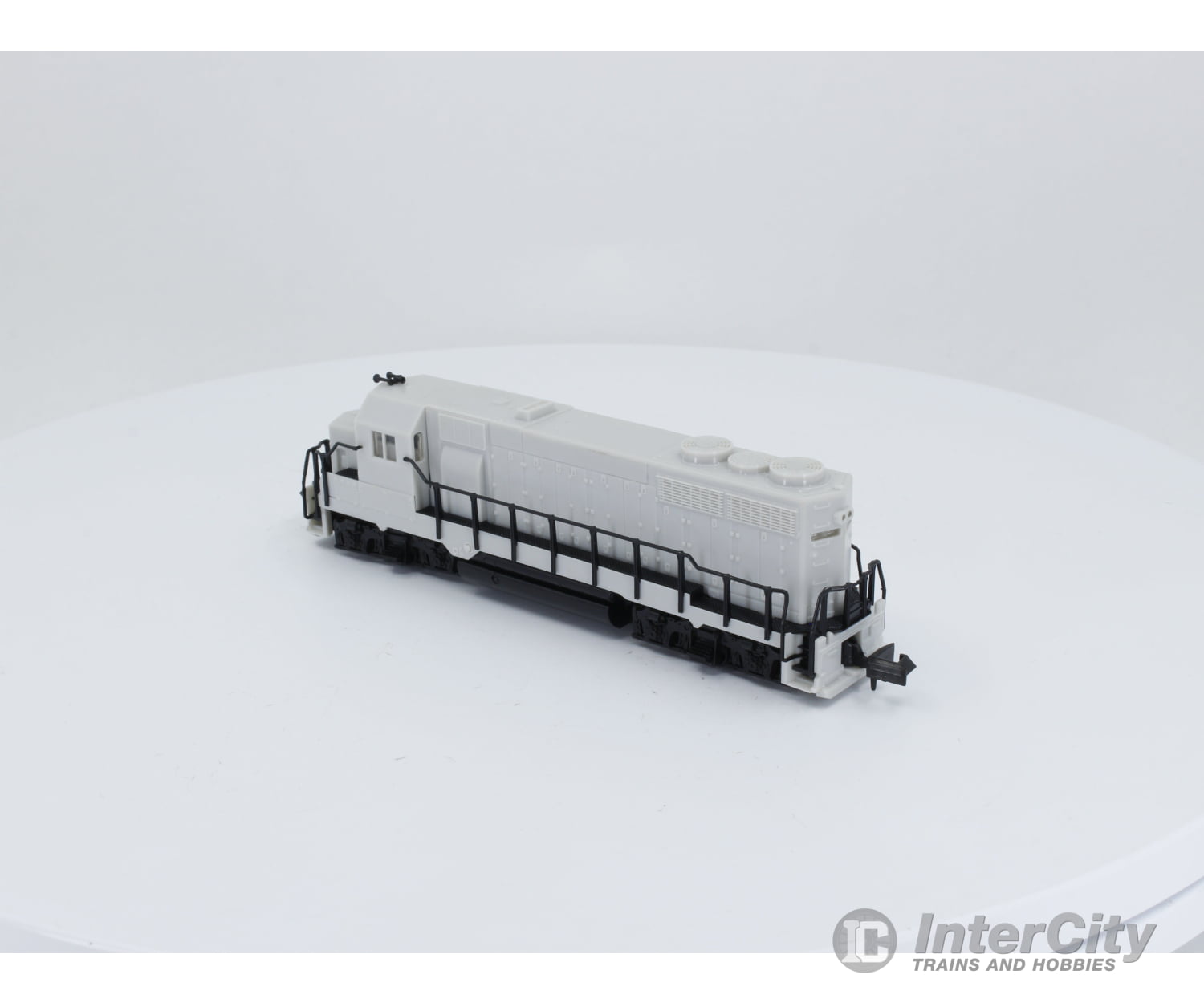 Atlas 46500 N Gp-35 Locomotive Undecorated Phase 1A (Non Dyn. Brakes) Analog Dc Locomotives