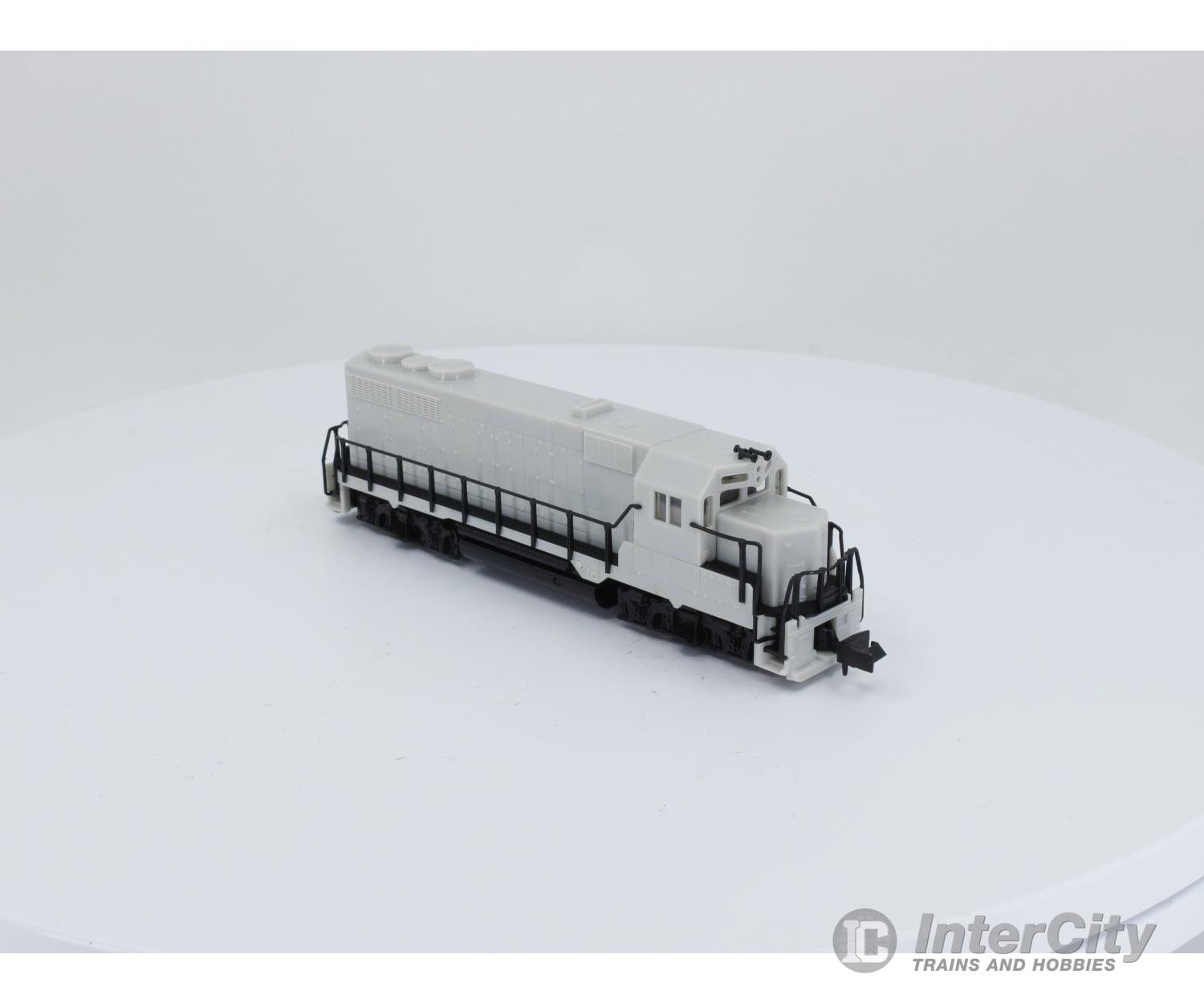 Atlas 46500 N Gp-35 Locomotive Undecorated Phase 1A (Non Dyn. Brakes) Analog Dc Locomotives