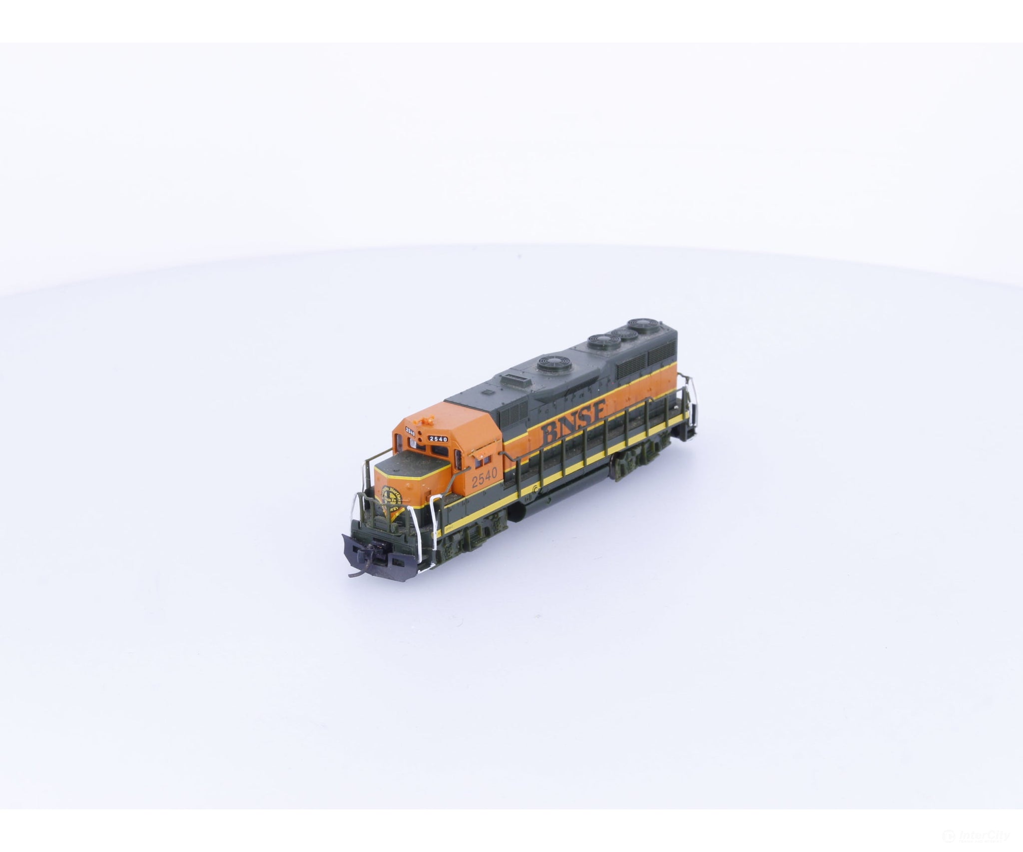 Atlas 46502 N GP-35 Diesel Locomotive Burlington Northern Santa Fe (BNSF) 2540 Analog DC - Locomotives