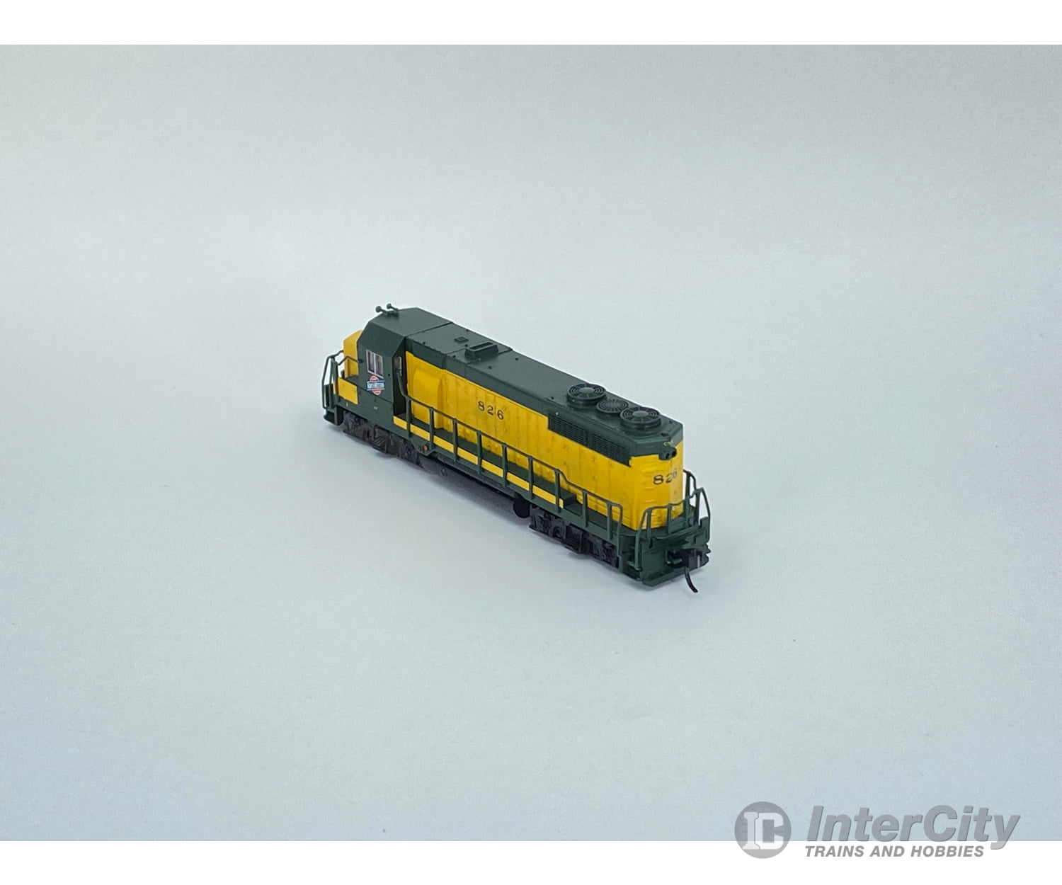 Atlas 46563 N Gp-35 Chicago And North Western (Cnw) 832 Analog Dc Locomotives