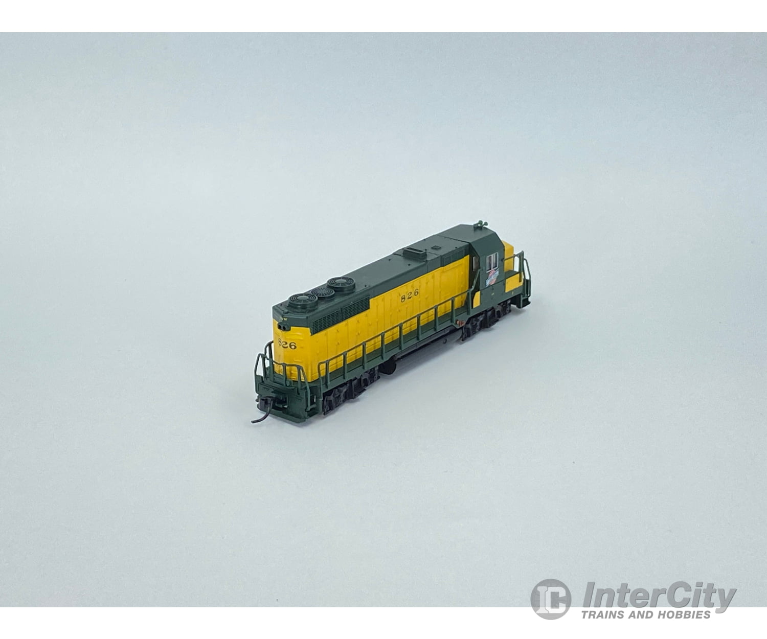 Atlas 46563 N Gp-35 Chicago And North Western (Cnw) 832 Analog Dc Locomotives