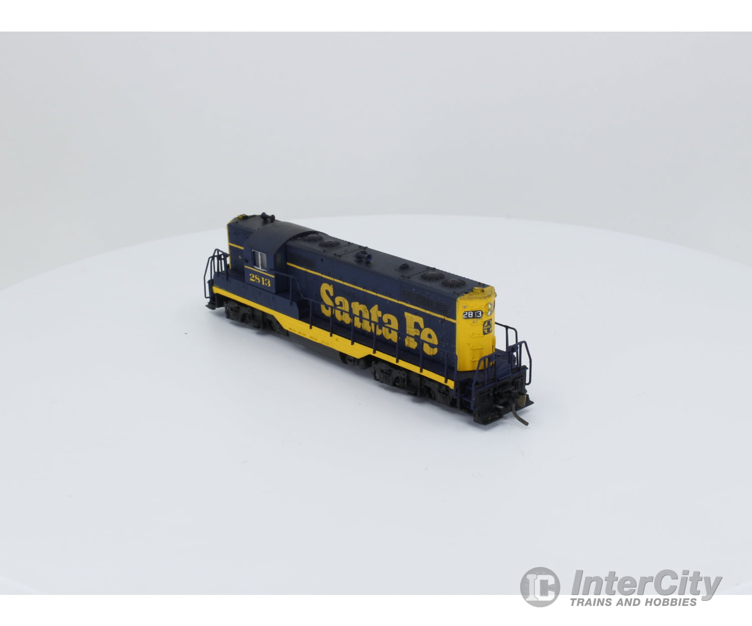 Atlas 48031 N Gp-7 Locomotive Santa Fe (Sf) 2696 Analog Dc Locomotives