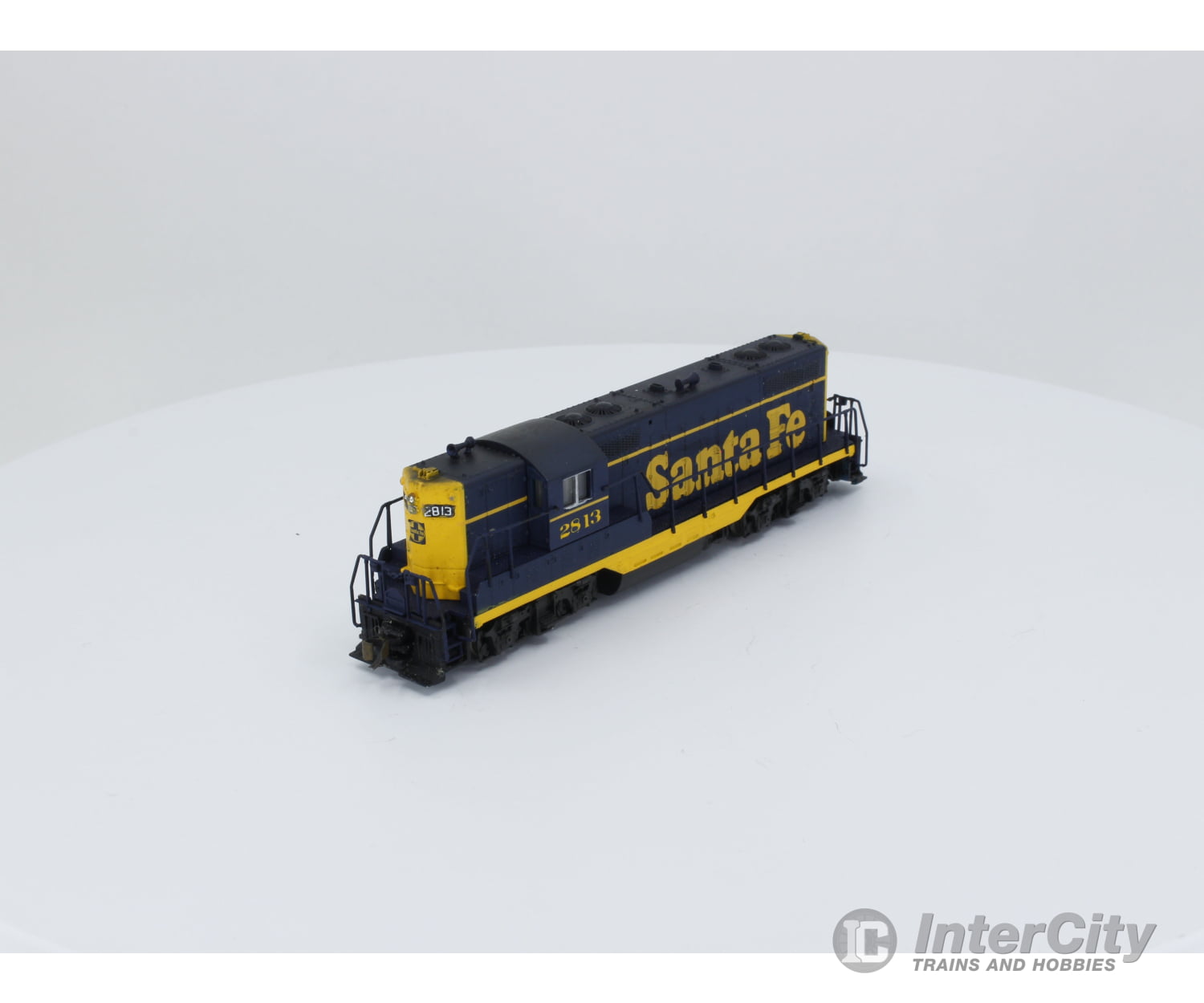 Atlas 48031 N Gp-7 Locomotive Santa Fe (Sf) 2696 Analog Dc Locomotives