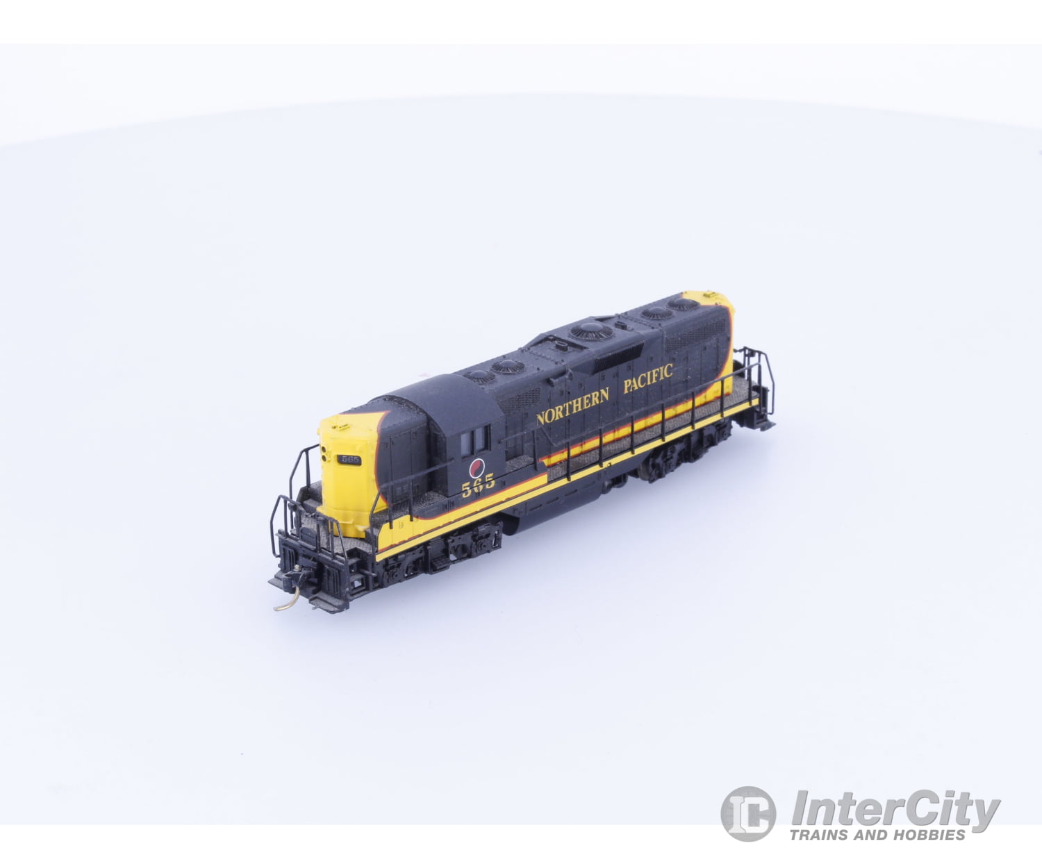 Atlas 48220 N GP-7 Phase 2 Diesel Locomotive Northern Pacific (NP) 568 Analog DC Locomotives