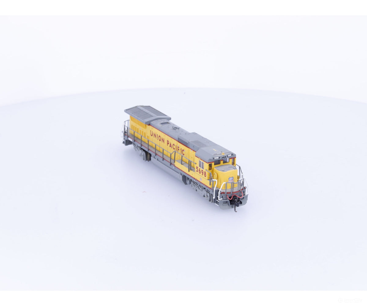 Atlas 48726 N Dash 8-40B Diesel Locomotive Union Pacific (UP) 5698 DCC Ready - Locomotives