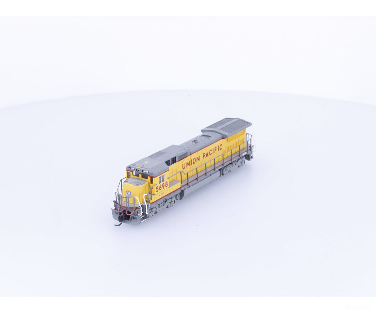 Atlas 48726 N Dash 8-40B Diesel Locomotive Union Pacific (UP) 5698 DCC Ready - Locomotives