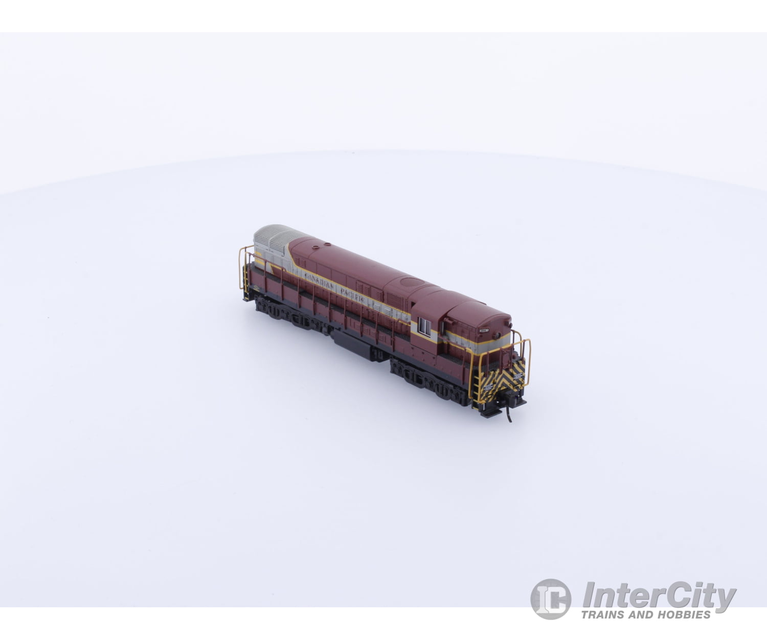 Atlas 49564 N Train Master Diesel Locomotive Canadian Pacific (CP) Analog DC Locomotives