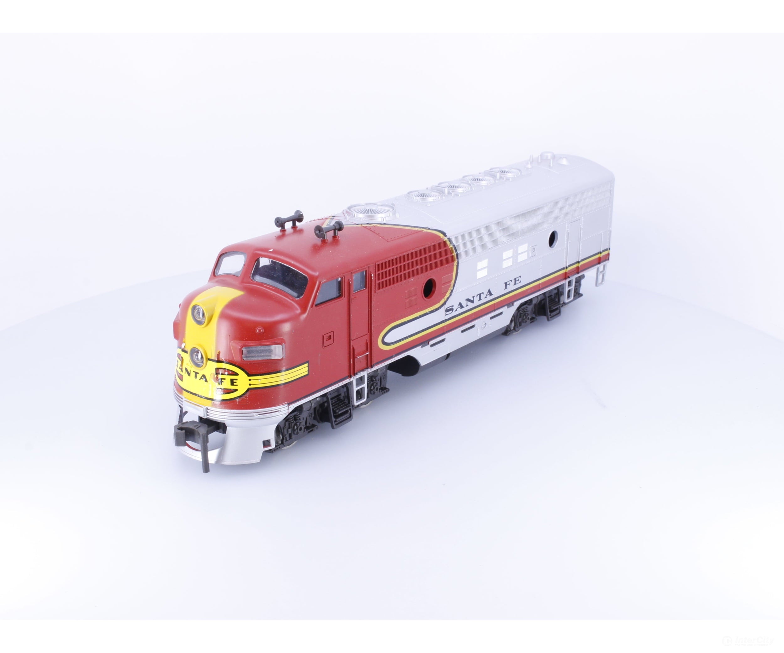 Atlas 6101 O F9 Diesel Locomotive Santa Fe (SF) Analog DC - Locomotives