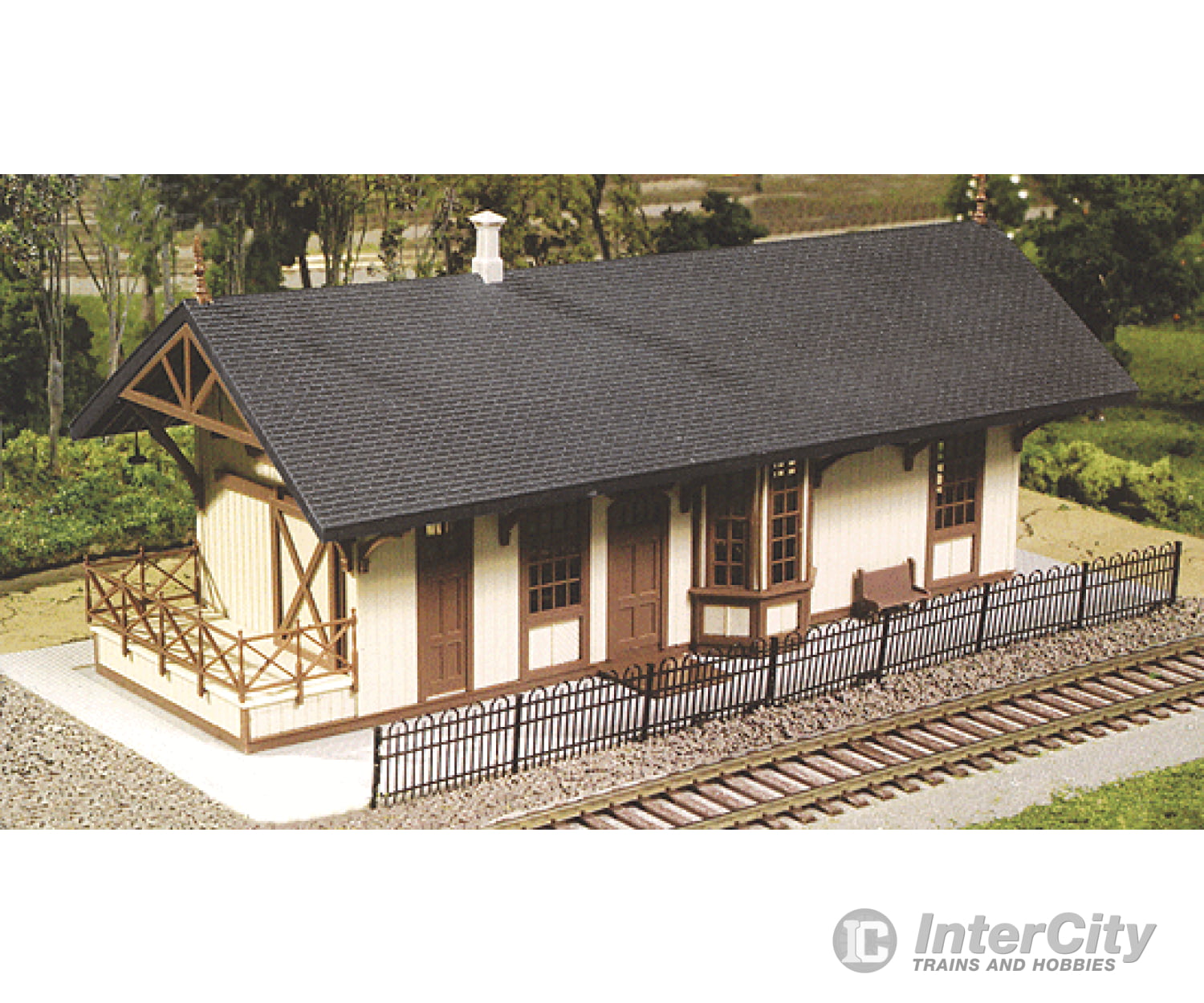 Atlas 720 Maywood Train Station -- Kit - 9-1/4 X 4-1/4 3 23.1 10.6 7.5Cm (Tan W/Brown Trim)