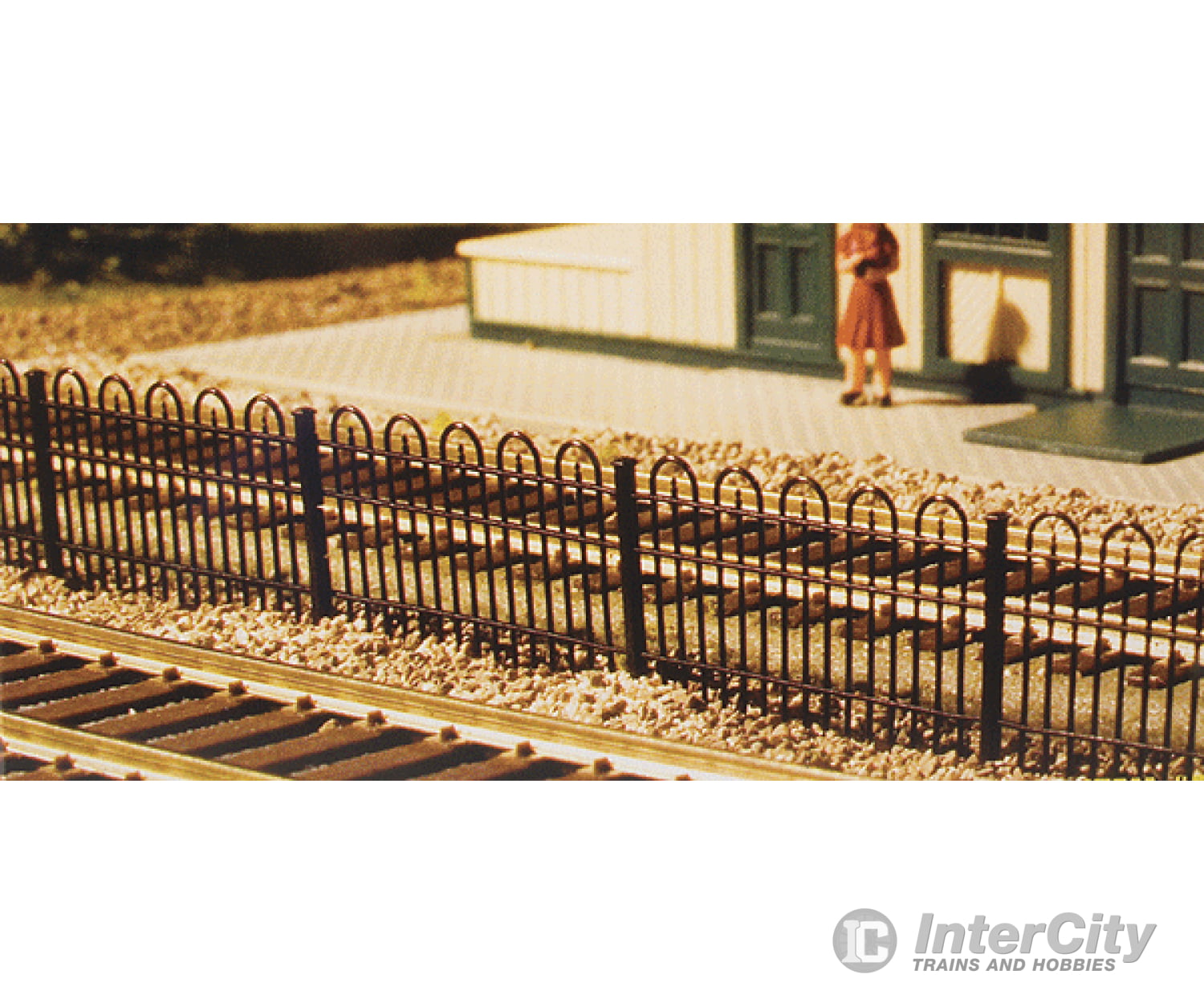 Atlas 774 Hairpin Style Fence -- Approximate Length: 35-1/2’ 90.2Cm Scenery Details