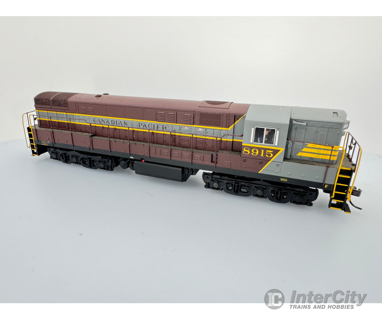 Atlas 7877 Ho Train Master Phase 2 (Late Scheme) Canadian Pacific (Cp) 8915 Analog Dc Locomotives