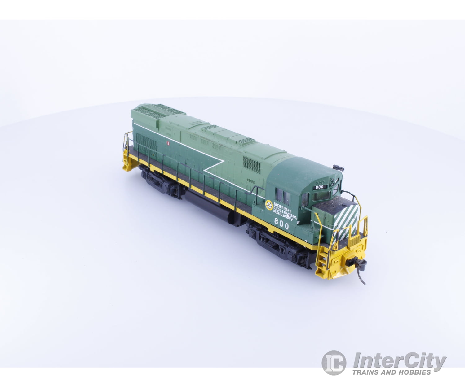 Atlas 8059 HO ALCO C-424 Diesel Locomotive Phase 1 Custom Painted BC Rail (BCOL) 800 Analog DC Locomotives
