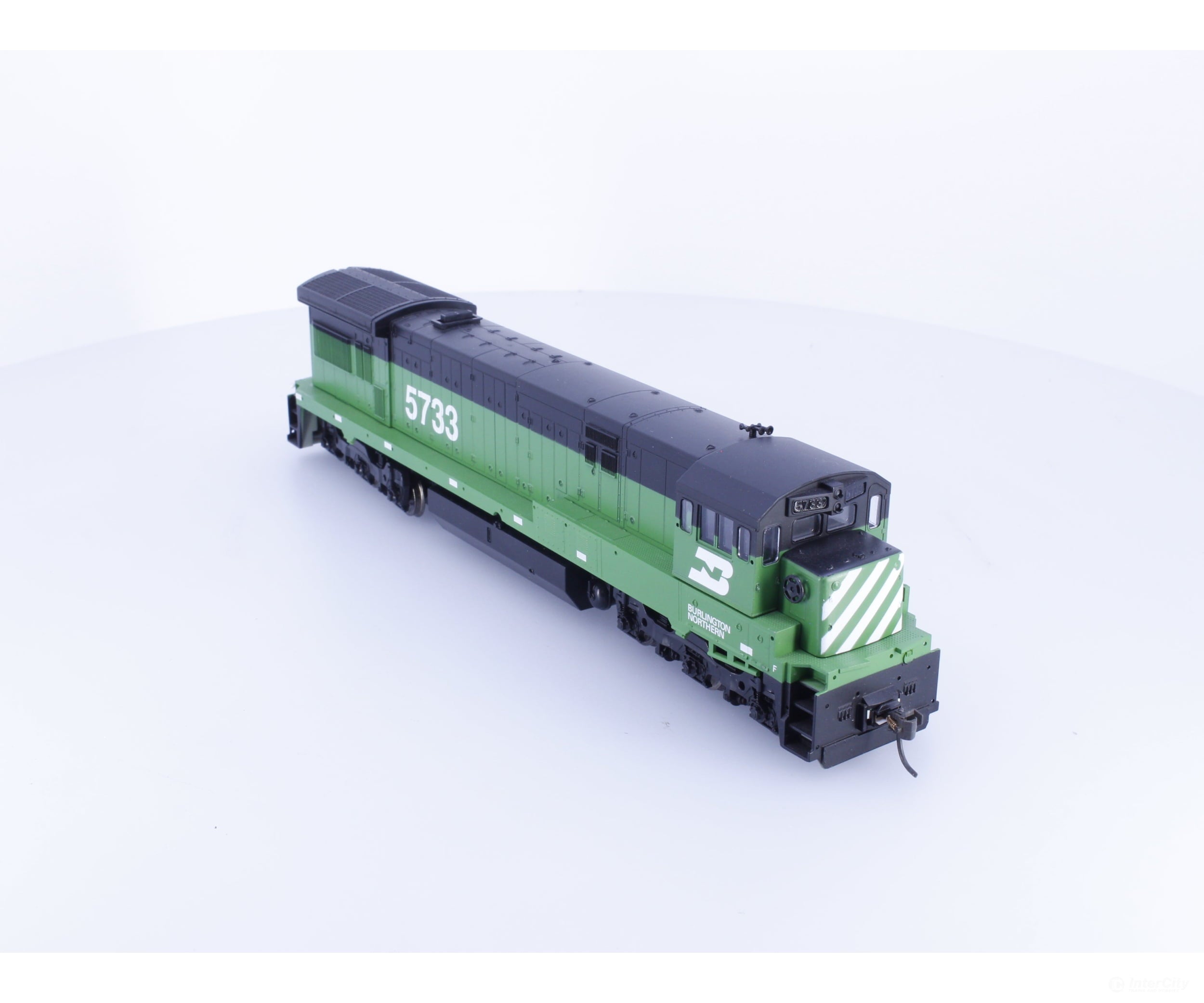 Atlas 8504 HO U33C Diesel Locomotive Burlington Northern (BN) 5733 DCC - Locomotives