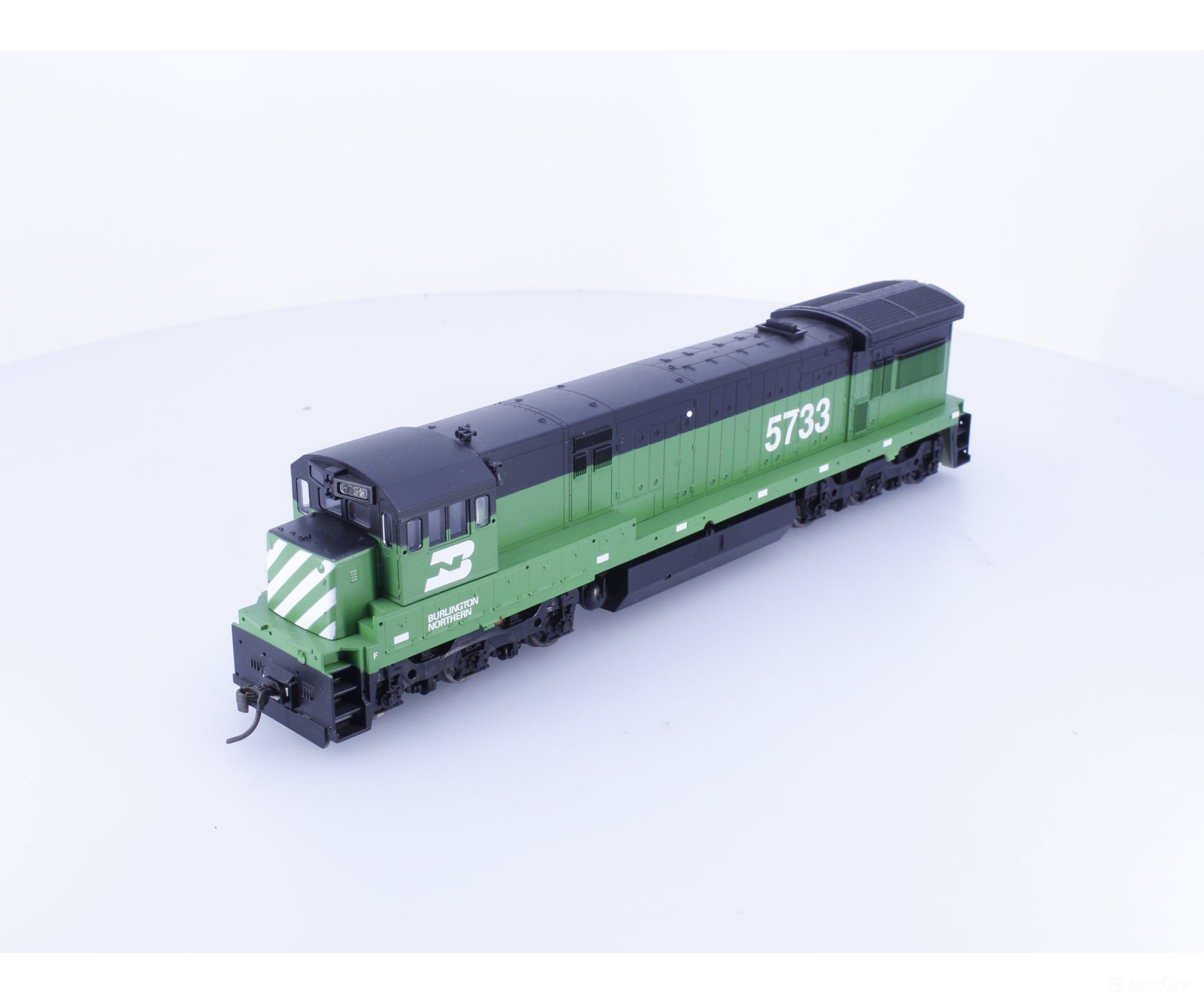 Atlas 8504 HO U33C Diesel Locomotive Burlington Northern (BN) 5733 DCC - Locomotives