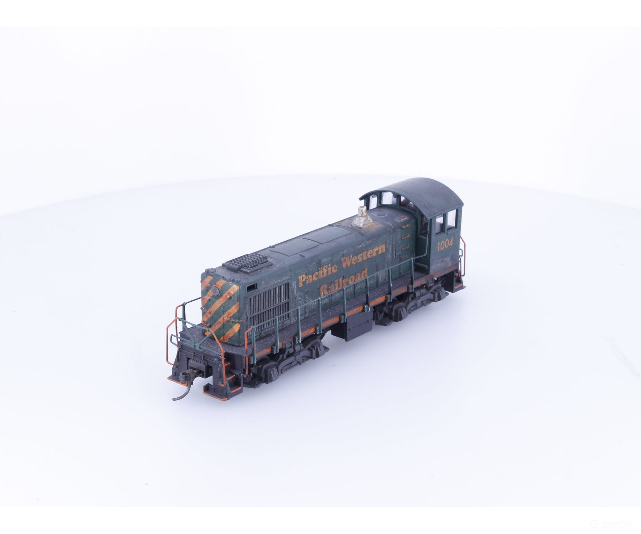 Atlas 8826 HO Alco S-3 Switcher Diesel Locomotive Pacific Western Railway (PWR) 1004 DCC - Locomotives