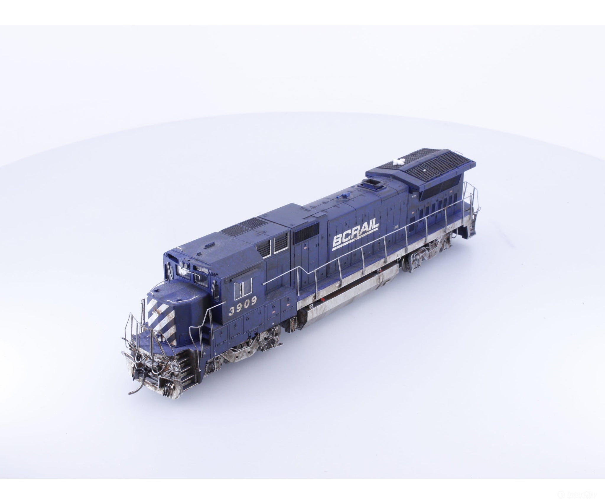Atlas 9031 HO Dash 8-39B Diesel Locomotive Weathered BC Rail (BCOL) 3909 DCC & Sound - Locomotives