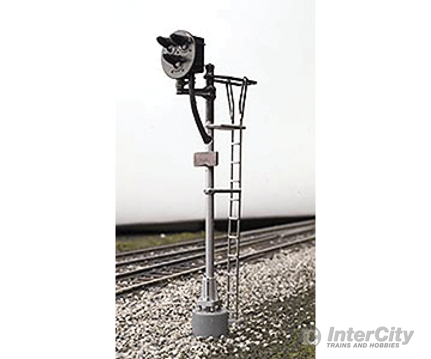 Atlas Ho 235 Signal System - Type G 3-Light -- Single Target Signals & Catenary