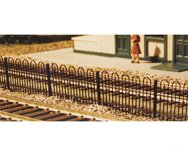 Atlas 774 Hairpin Style Fence -- Approximate Length: 35-1/2’ 90.2Cm Scenery Details