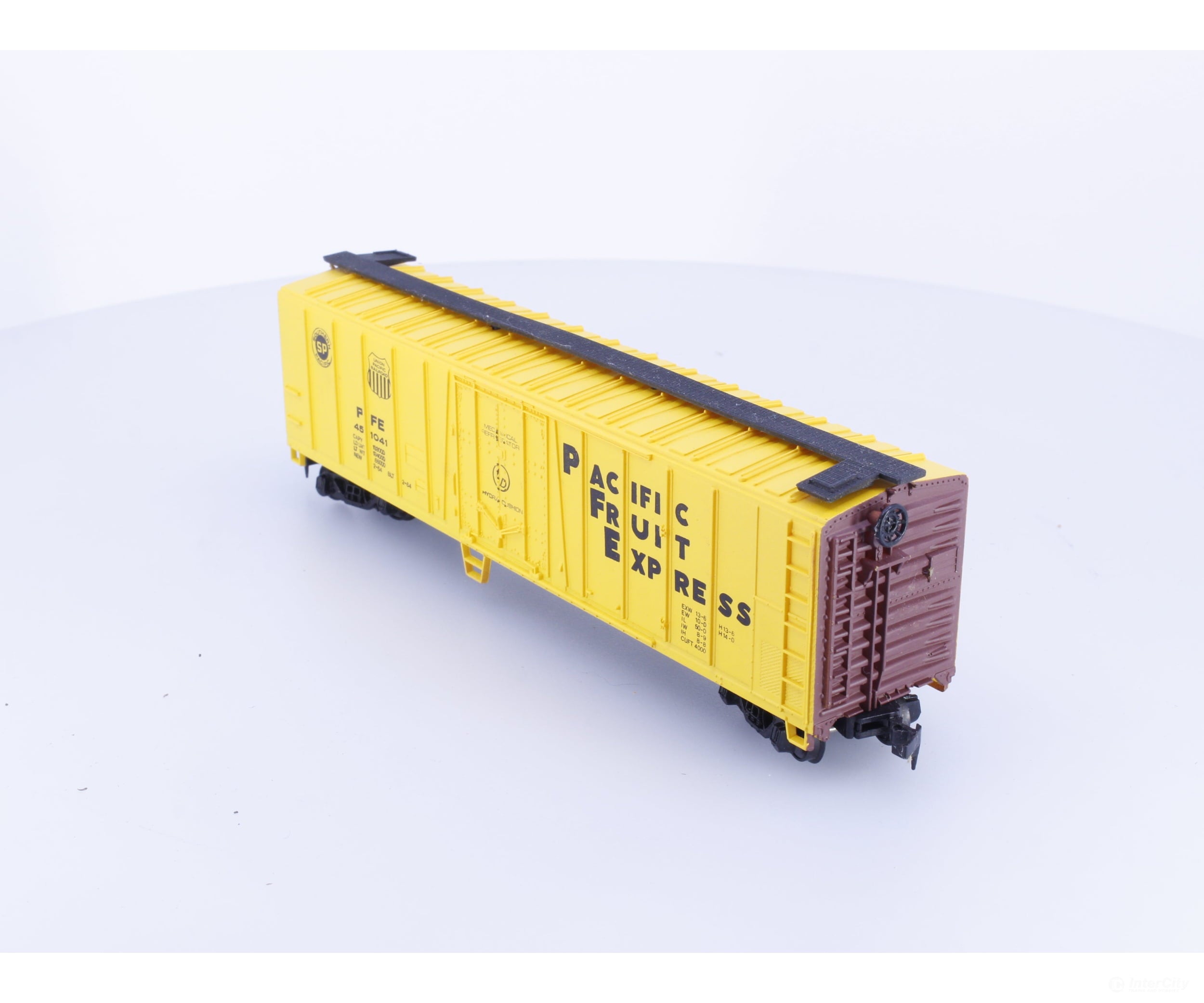 Bachmann 1124 HO 51’ Mechanical Steel Reefer Pacific Fruit Express (PFE) 451041 - Freight Cars