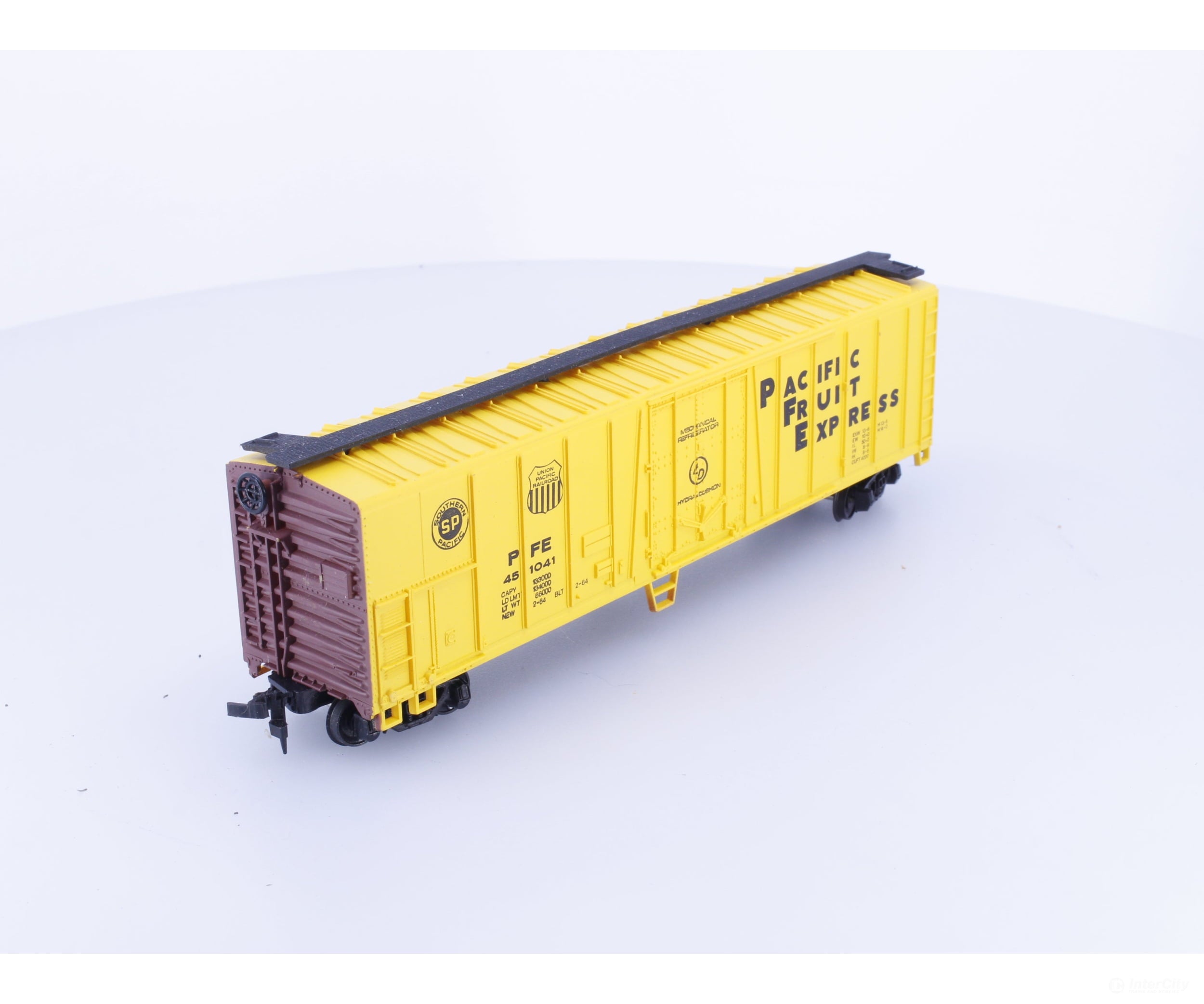 Bachmann 1124 HO 51’ Mechanical Steel Reefer Pacific Fruit Express (PFE) 451041 - Freight Cars