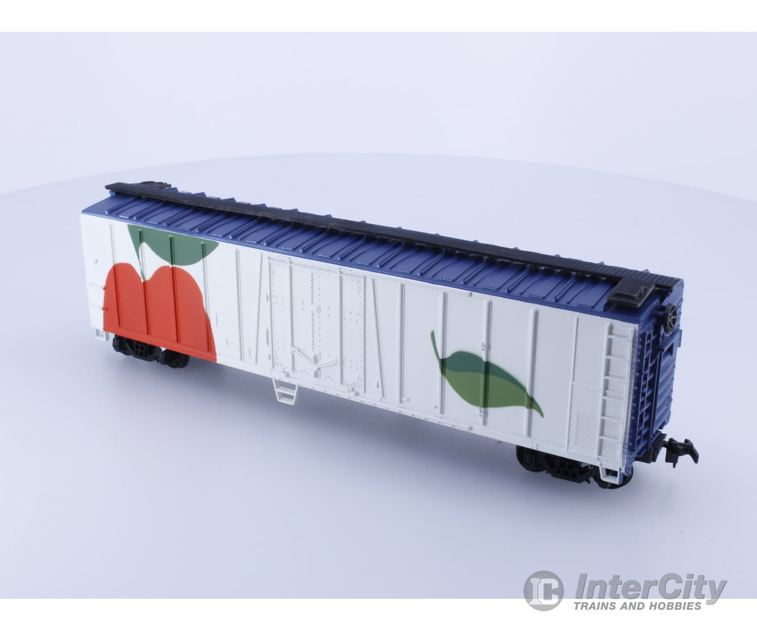 Bachmann 1128:300 Ho 51’ Mechanical Steel Reefer Canadian National (Cn) Na Freight Cars