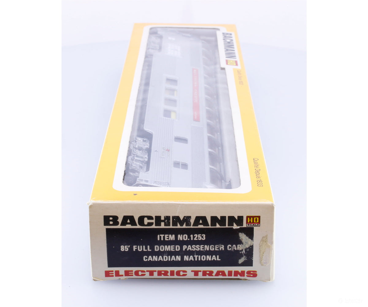 Bachmann 1253 HO 85’ Full Domed Passenger Car Southern Pacific (SP) 9110 - Passenger Cars