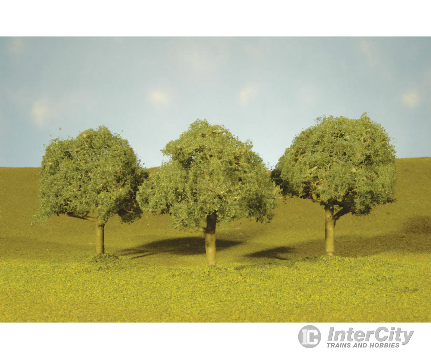 Bachmann 32113 Scenescapes(Tm) Layout-Ready Trees -- Oak 2-1/4 - 2-1/2 Tall Pkg(4) & Vegetation