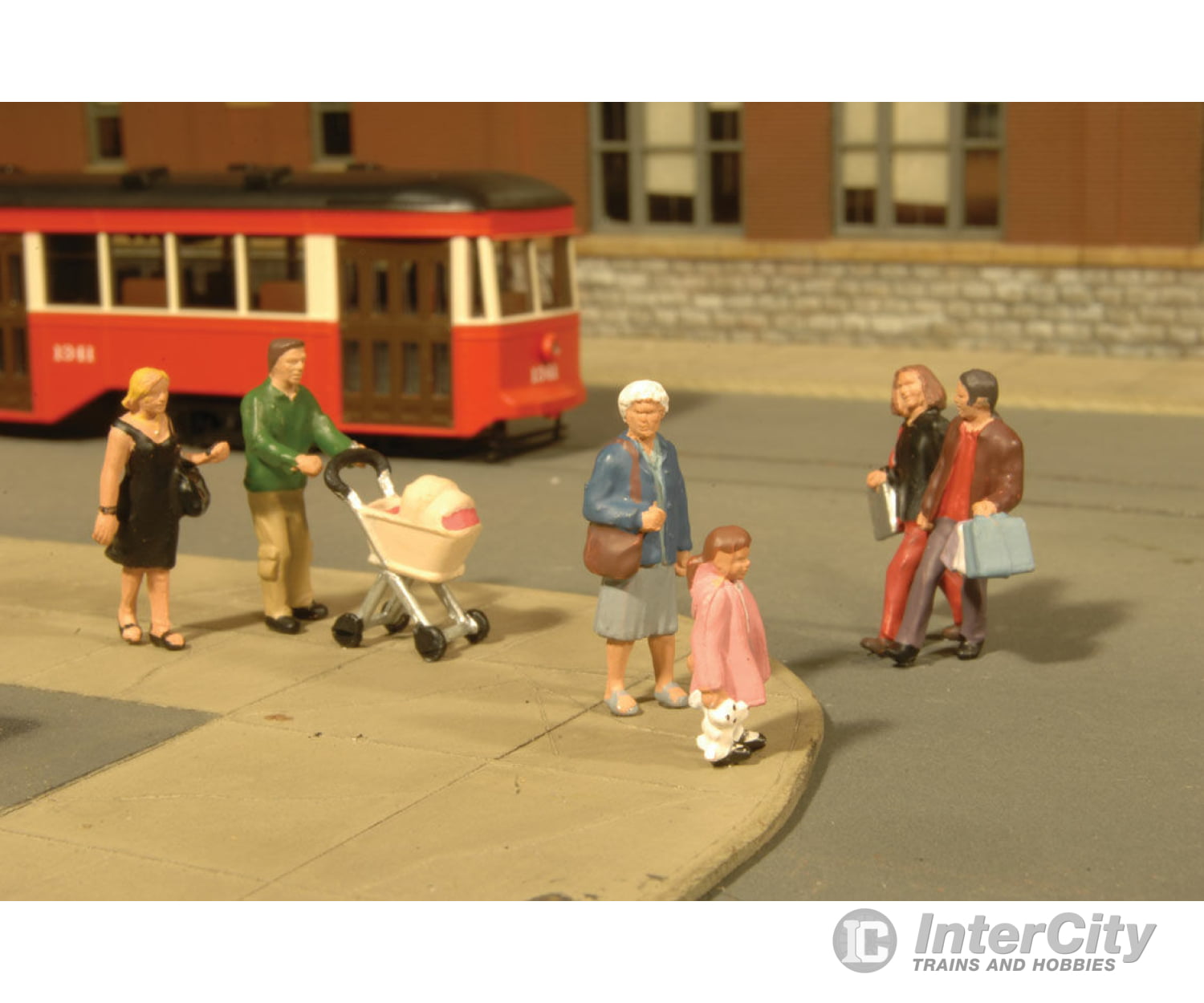 Bachmann 33109 Scenescapes(Tm) Figures -- Strolling People Pkg(6)