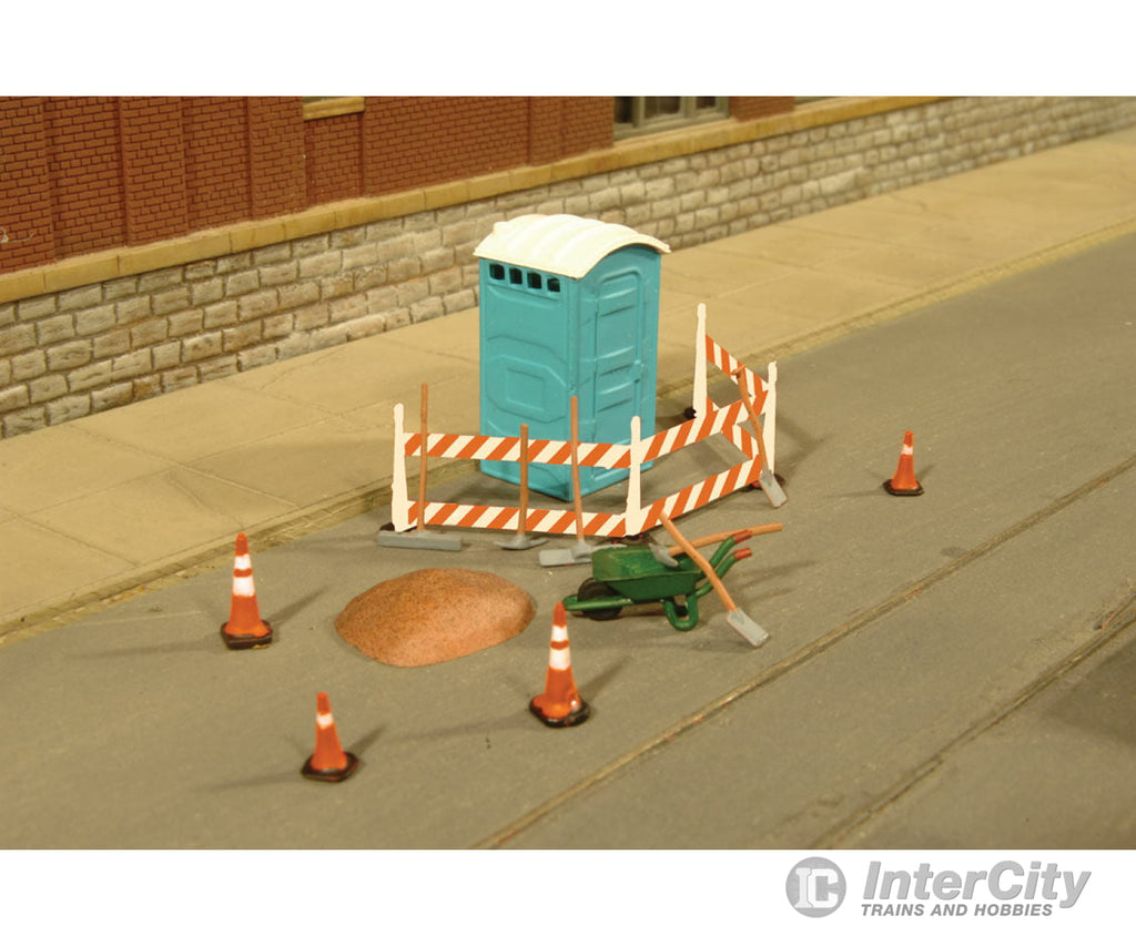 Bachmann 33114 Building Site Details - Scenescapes(Tm) -- Outhouse Wheelbarrow Barricade Traffic