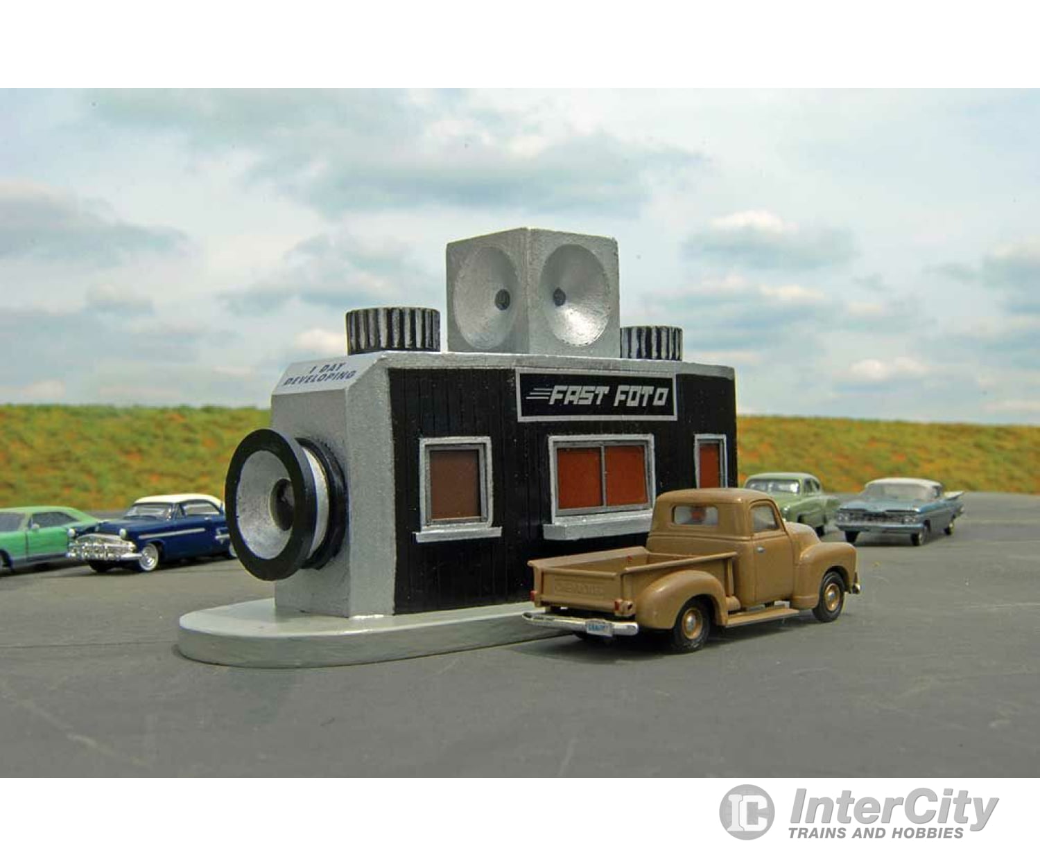 Bachmann 35207 Fast Foto Drive-Thru - Roadside U.s.a.(Tm) -- Assembled 4-3/8 X 2 2-1/2 11.1 5.1