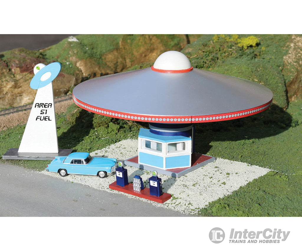 Bachmann 35213 Area 51 Fuel Gas Station -- Assembled Structures