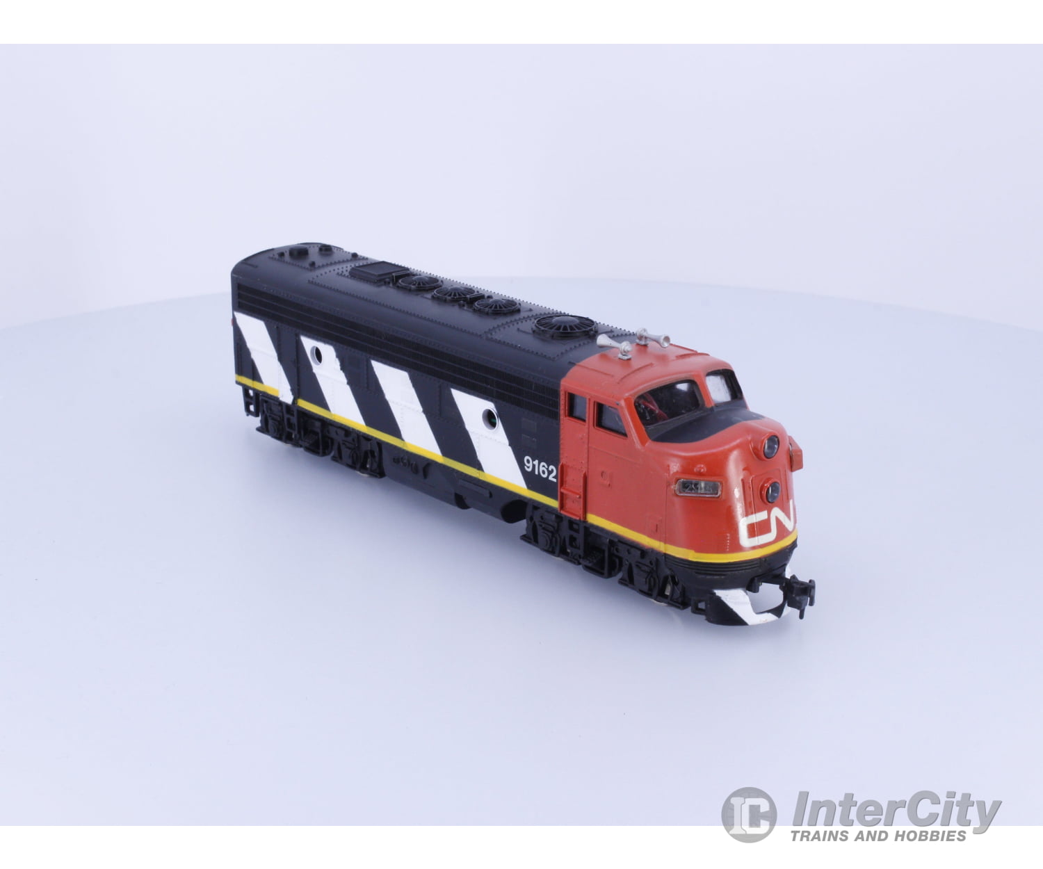 Bachmann 400508 HO EMD F9 Canadian National (CN) 9162 Analog DC Locomotives