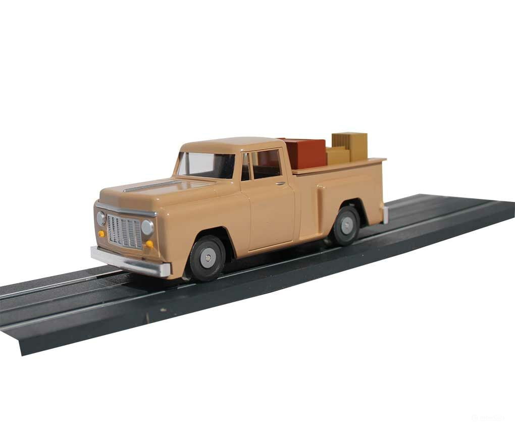 Bachmann 42732 Operating Pickup Truck - E-Z Streets(R) -- Beige Cars & Trucks