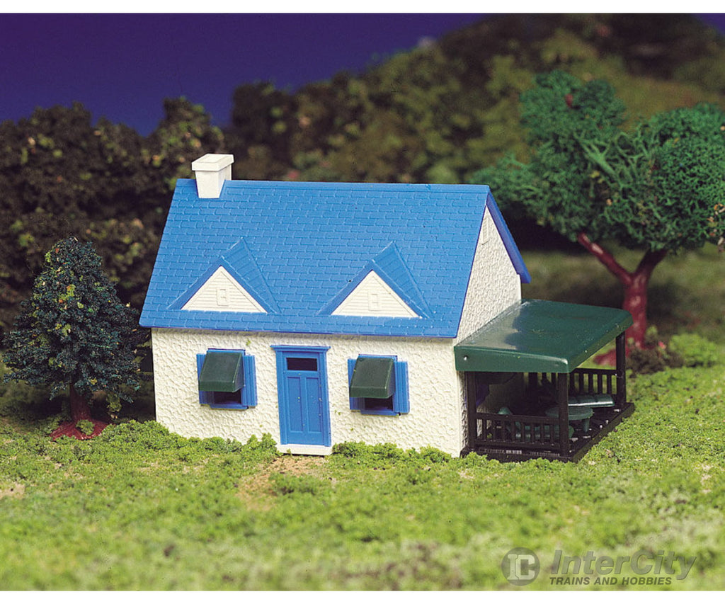 Bachmann 45131 Plasticville Classic Kit - Cape Cod House -- 1-7/8 X 3 4.8 7.5Cm Structures