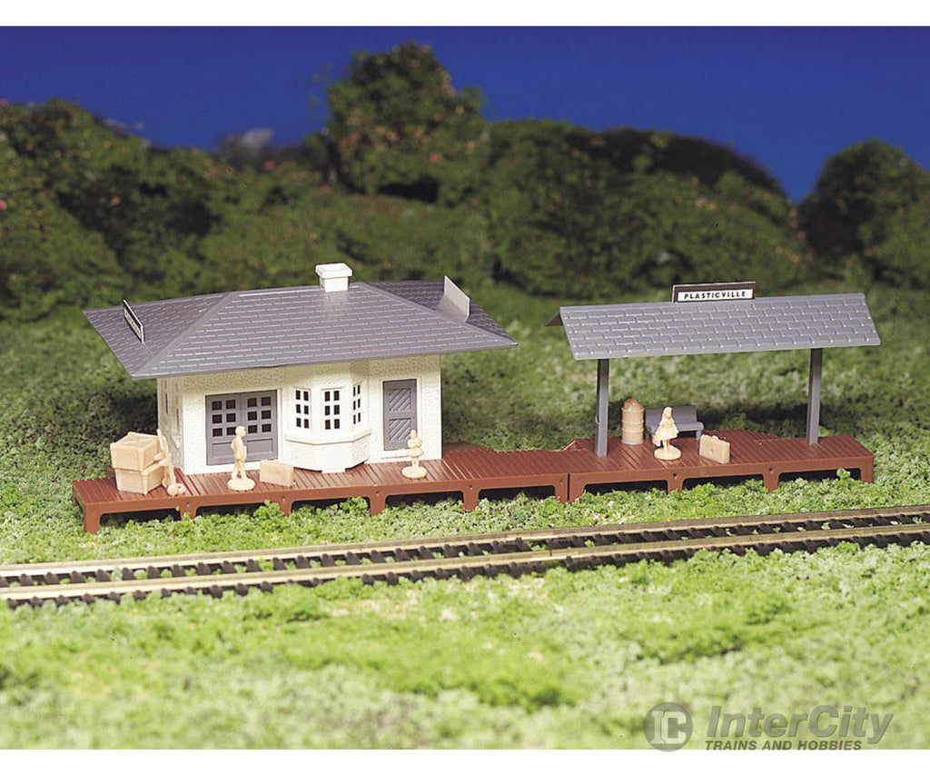 Bachmann 45173 Suburban Station - Plasticville U.s.a.(R) -- Kit 1-7/8 X 5-1/2 4.8 14Cm Structures