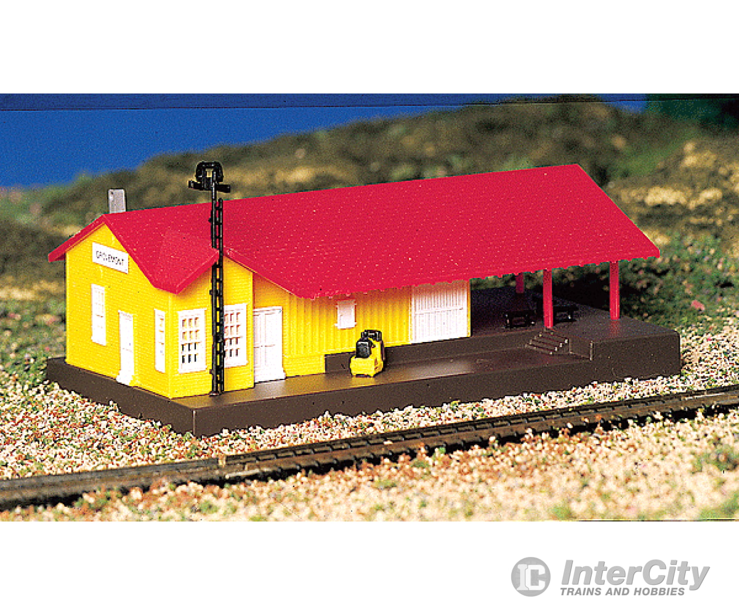 Bachmann 45907 Freight Station - Assembled Structures