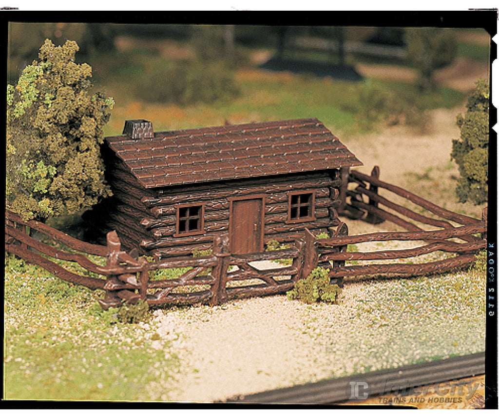 Bachmann 45982 Plasticville U.s.a.(R) Classic Kits -- Log Cabin W/Rustic Fence Structures