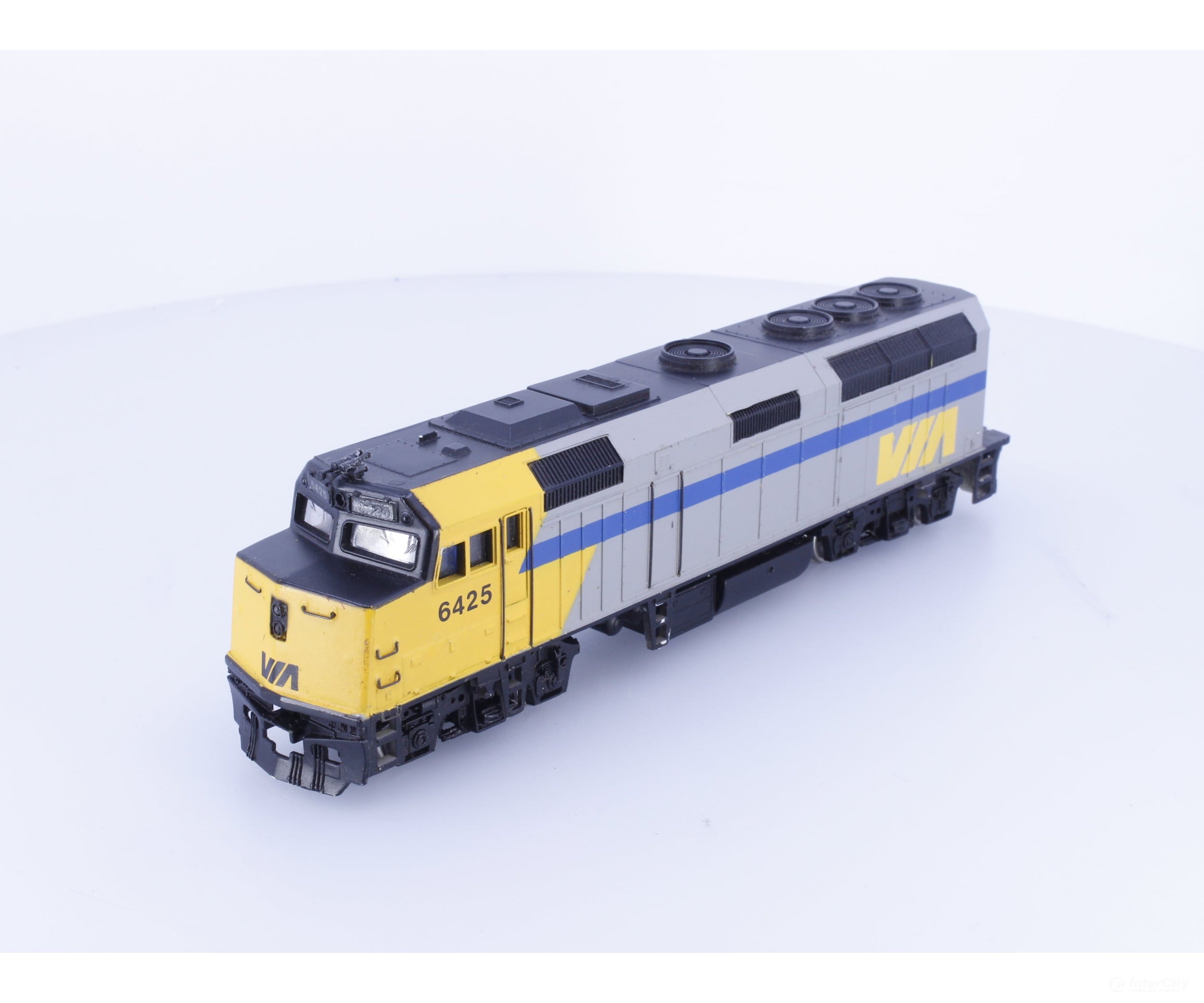 Bachmann 87022 HO EMD F40PH Diesel Locomotive Via Rail (VIA) 6425 Analog DC - Locomotives