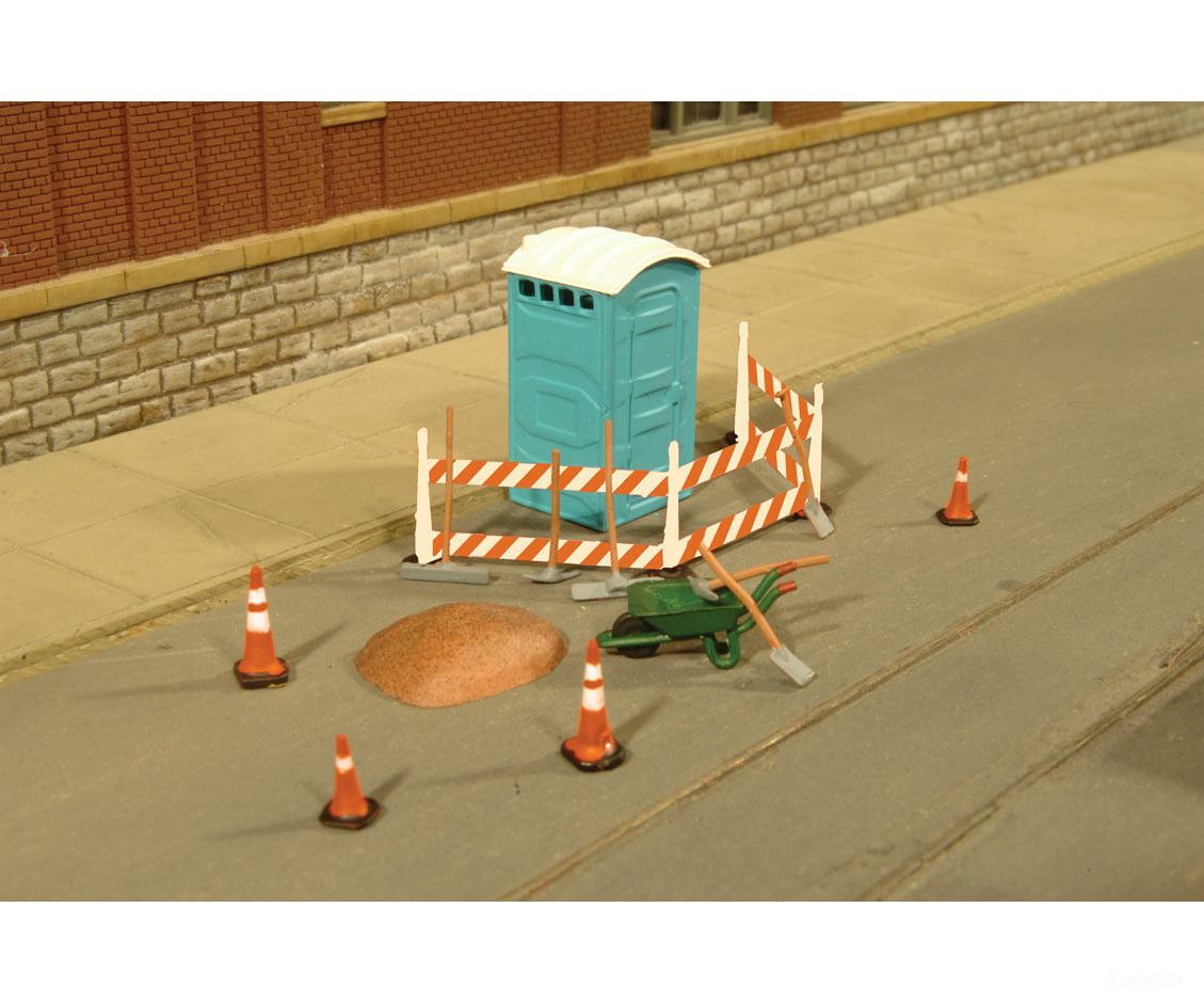 Bachmann 33114 Building Site Details - Scenescapes(Tm) -- Outhouse Wheelbarrow Barricade Traffic