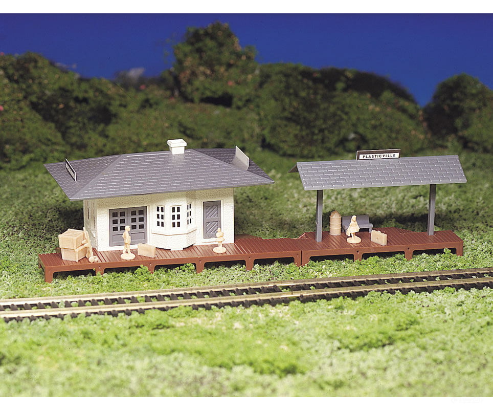 Bachmann 45173 Suburban Station - Plasticville U.s.a.(R) -- Kit 1-7/8 X 5-1/2 4.8 14Cm Structures