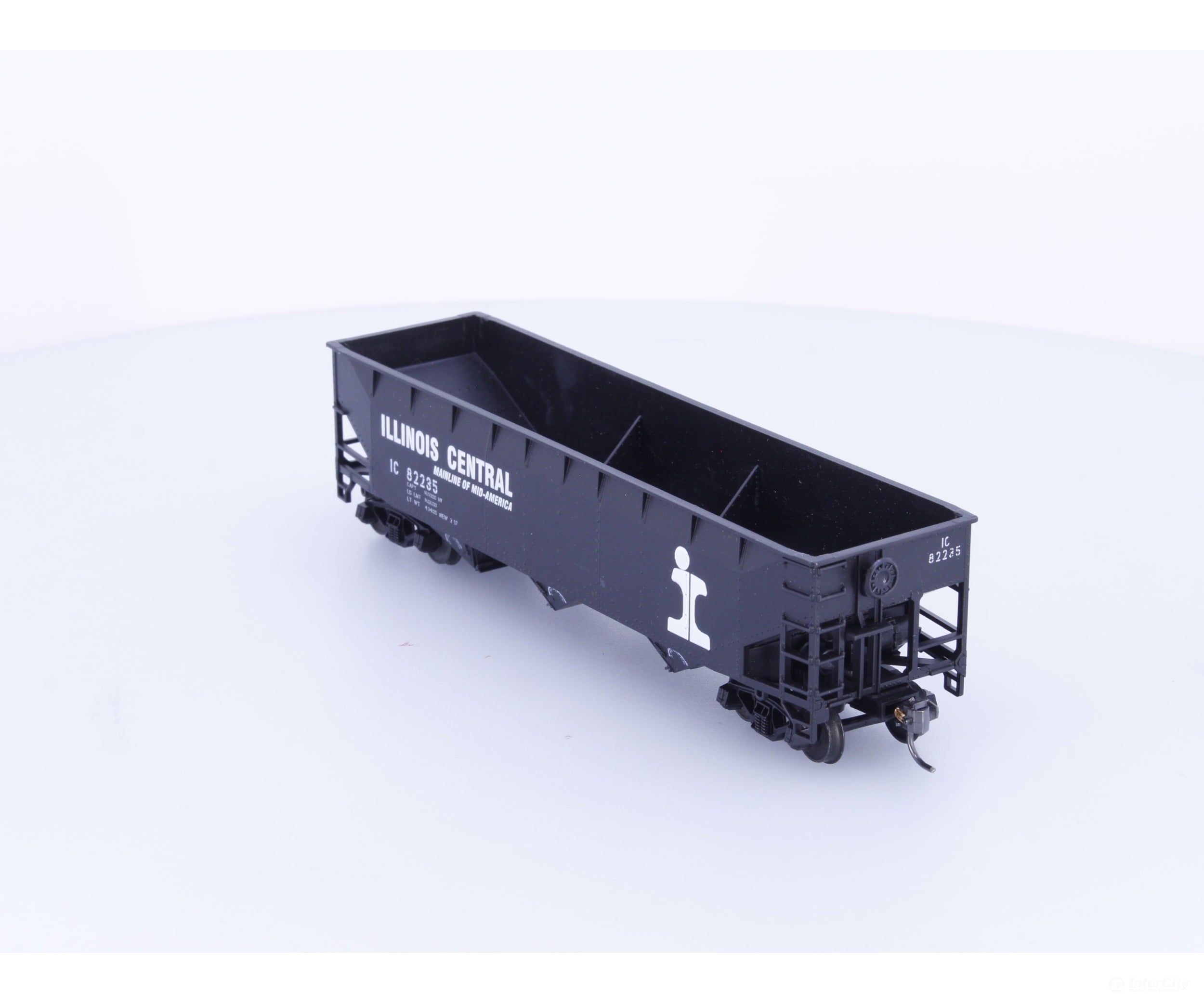 Bowser 11048 HO 70 Ton Offset Hopper Illinois Central (IC) 82235 - Freight Cars